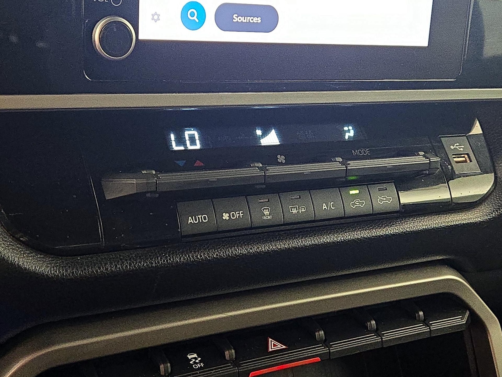 2025 Toyota Tundra SR5 - Photo 17