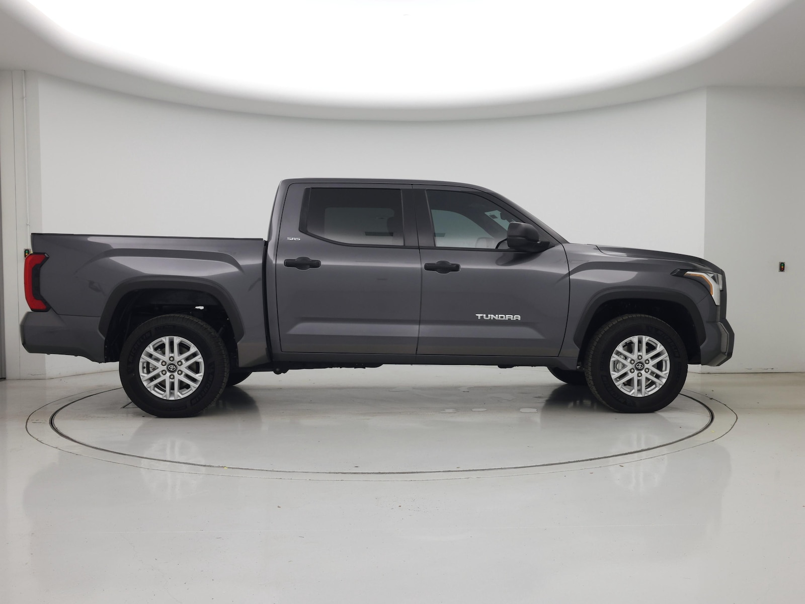 2025 Toyota Tundra SR5 - Photo 8