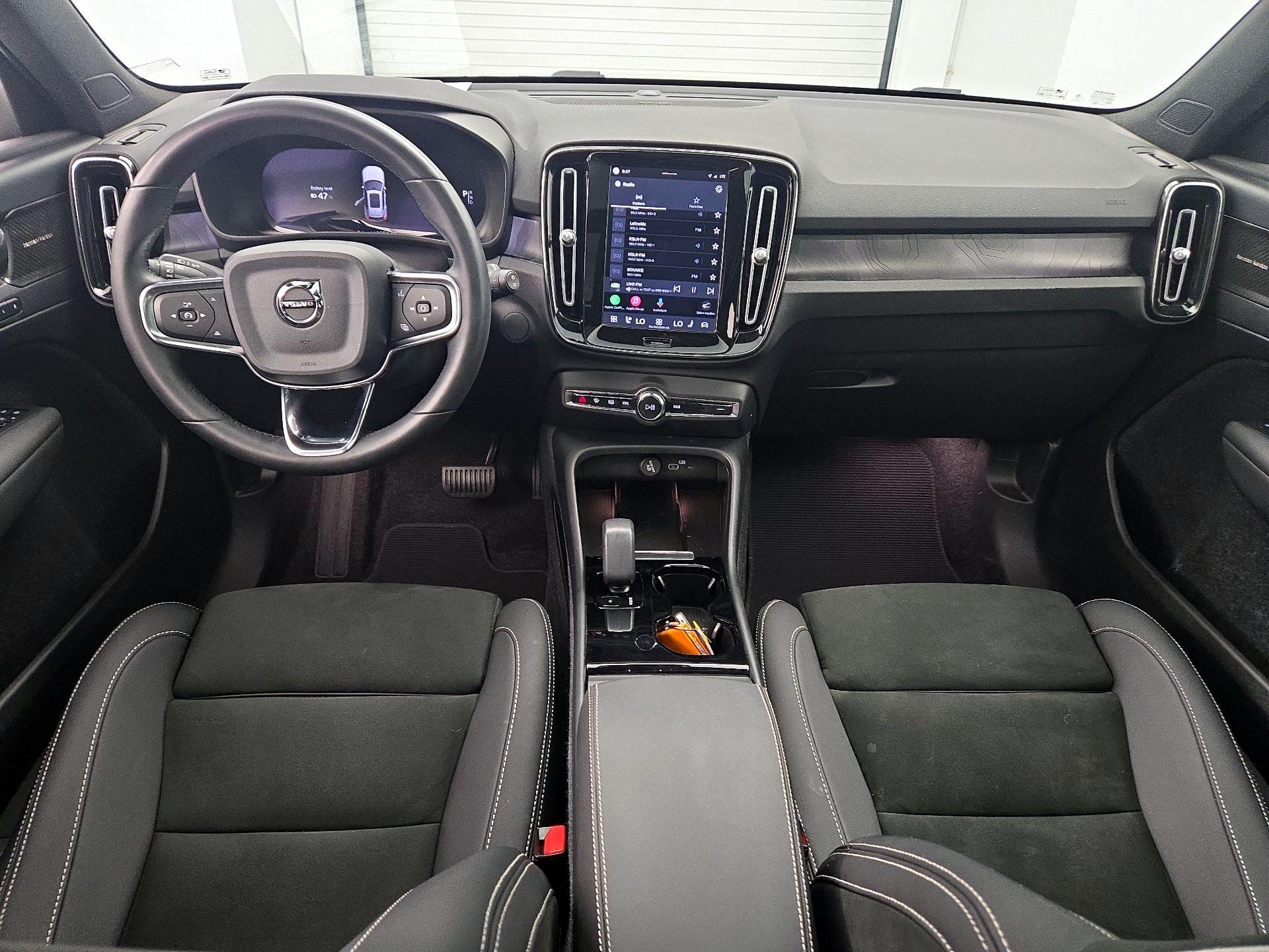 Thumbnail: 2023 Volvo XC40 - 9