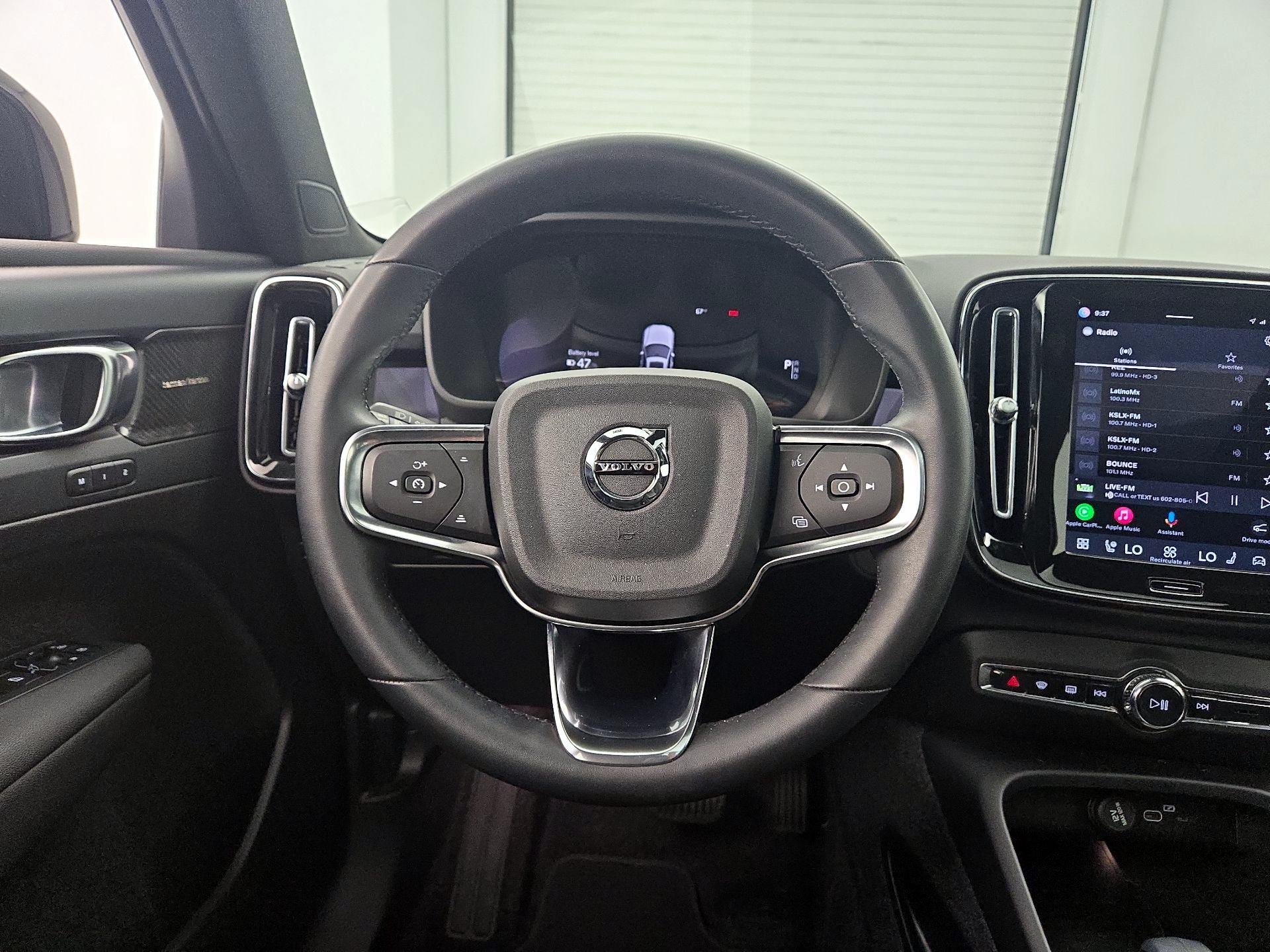 Thumbnail: 2023 Volvo XC40 - 10