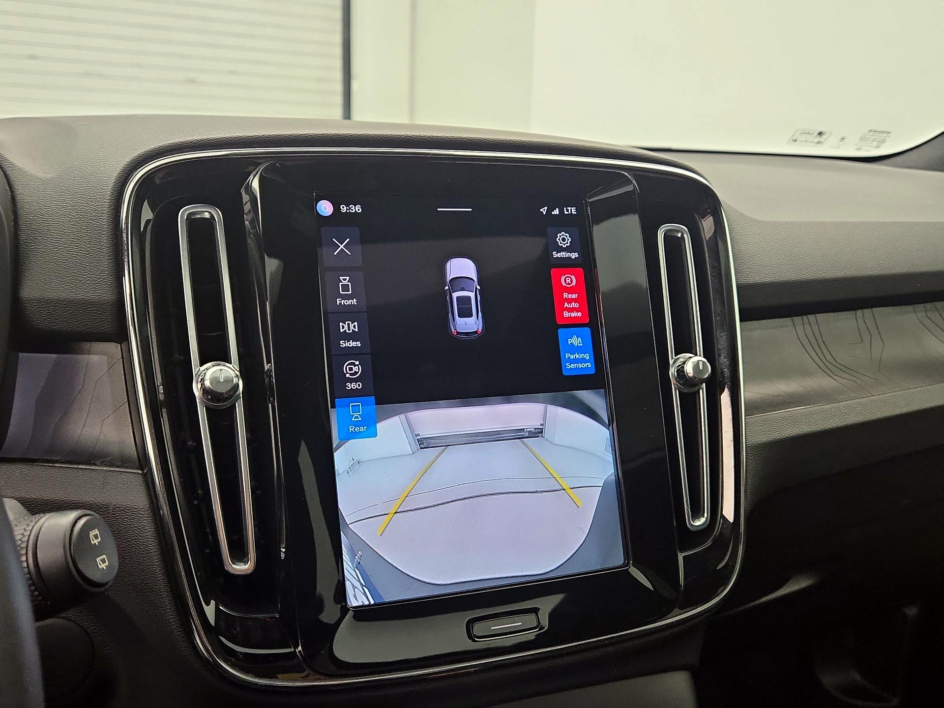 Thumbnail: 2023 Volvo XC40 - 15