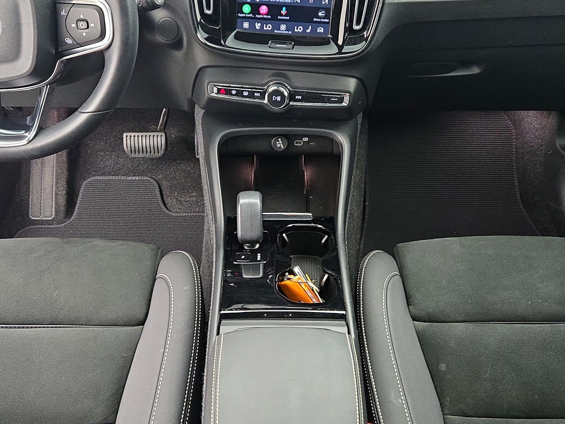 Thumbnail: 2023 Volvo XC40 - 18
