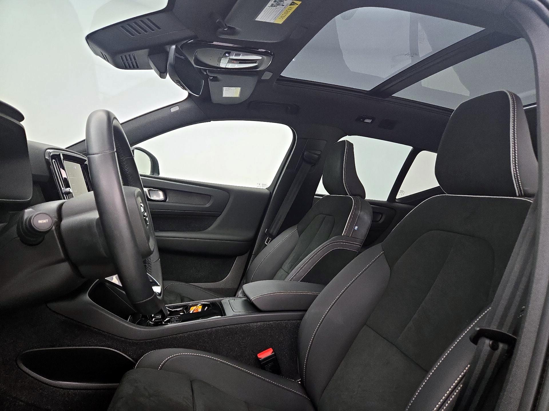 Thumbnail: 2023 Volvo XC40 - 20