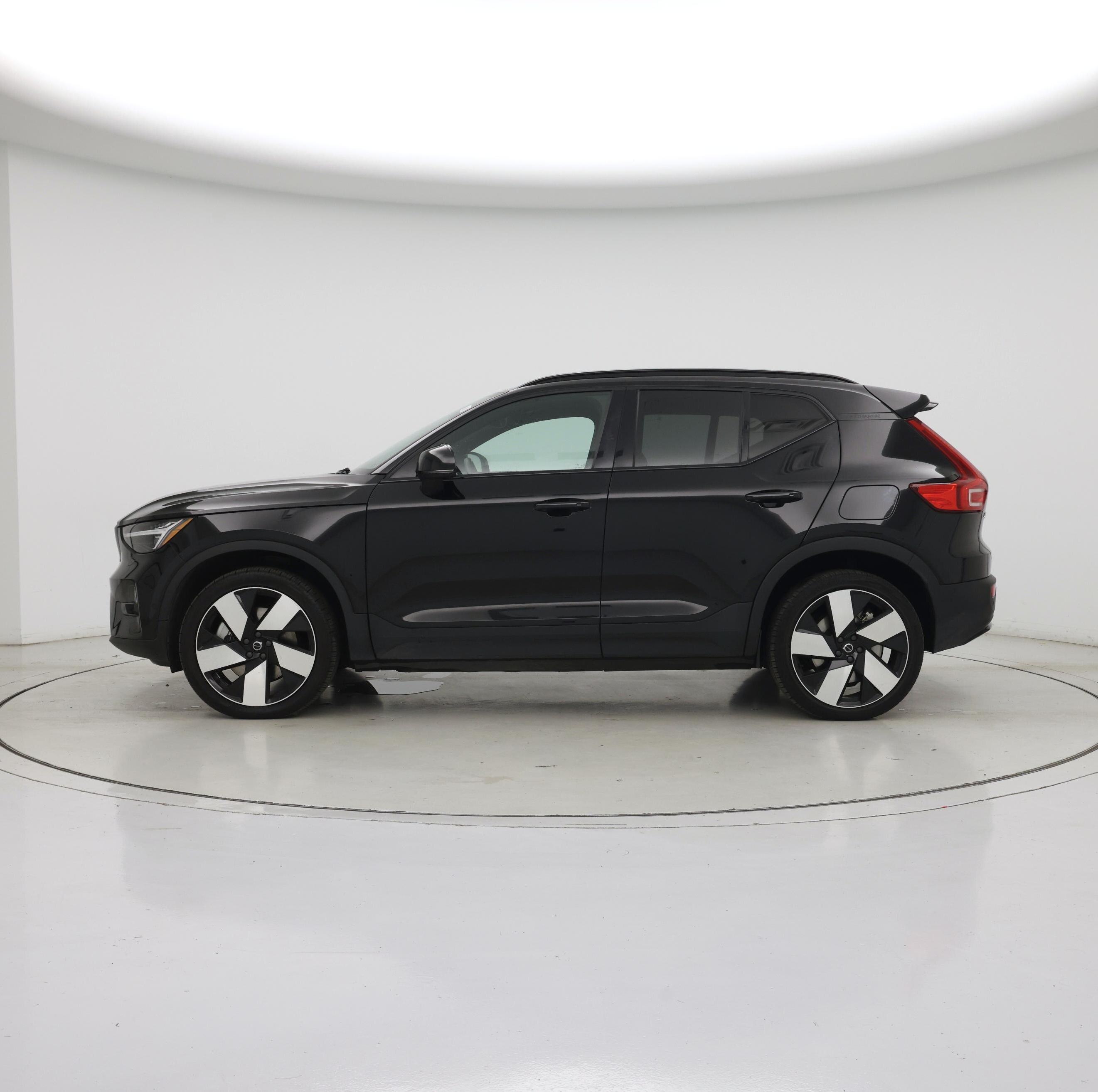Thumbnail: 2023 Volvo XC40 - 3