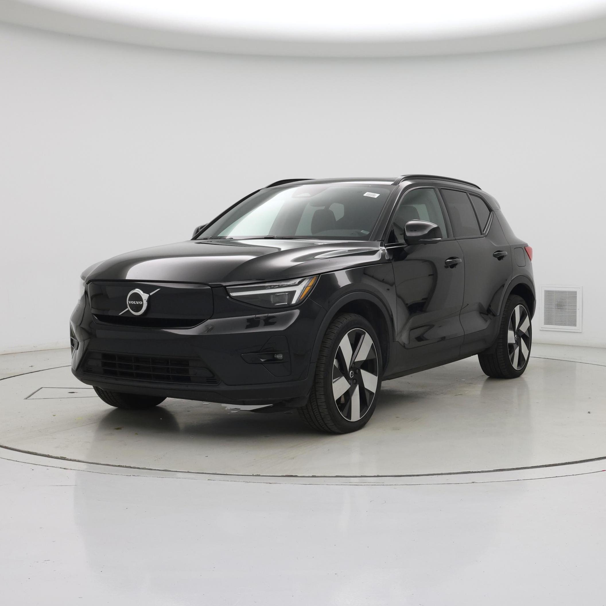 Thumbnail: 2023 Volvo XC40 - 4