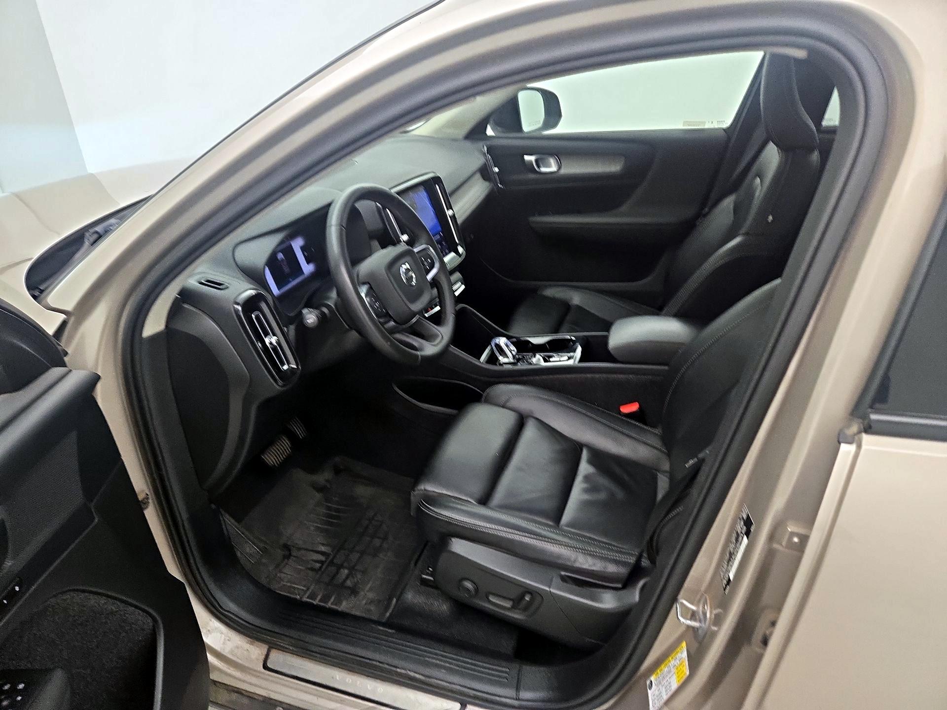 Thumbnail: 2024 Volvo XC40 - 11