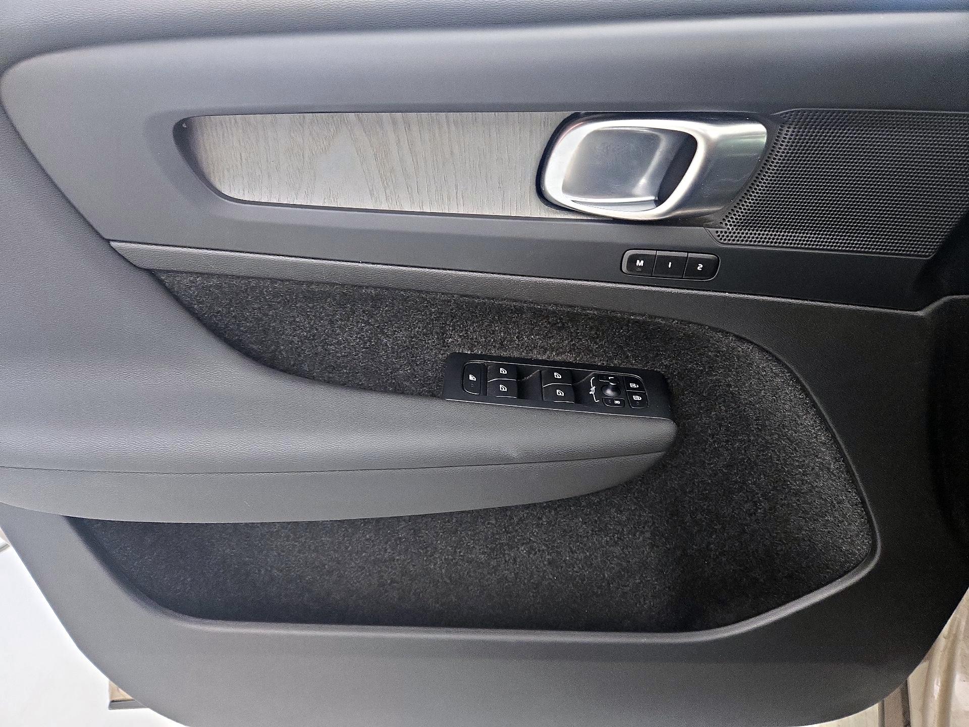 Thumbnail: 2024 Volvo XC40 - 12