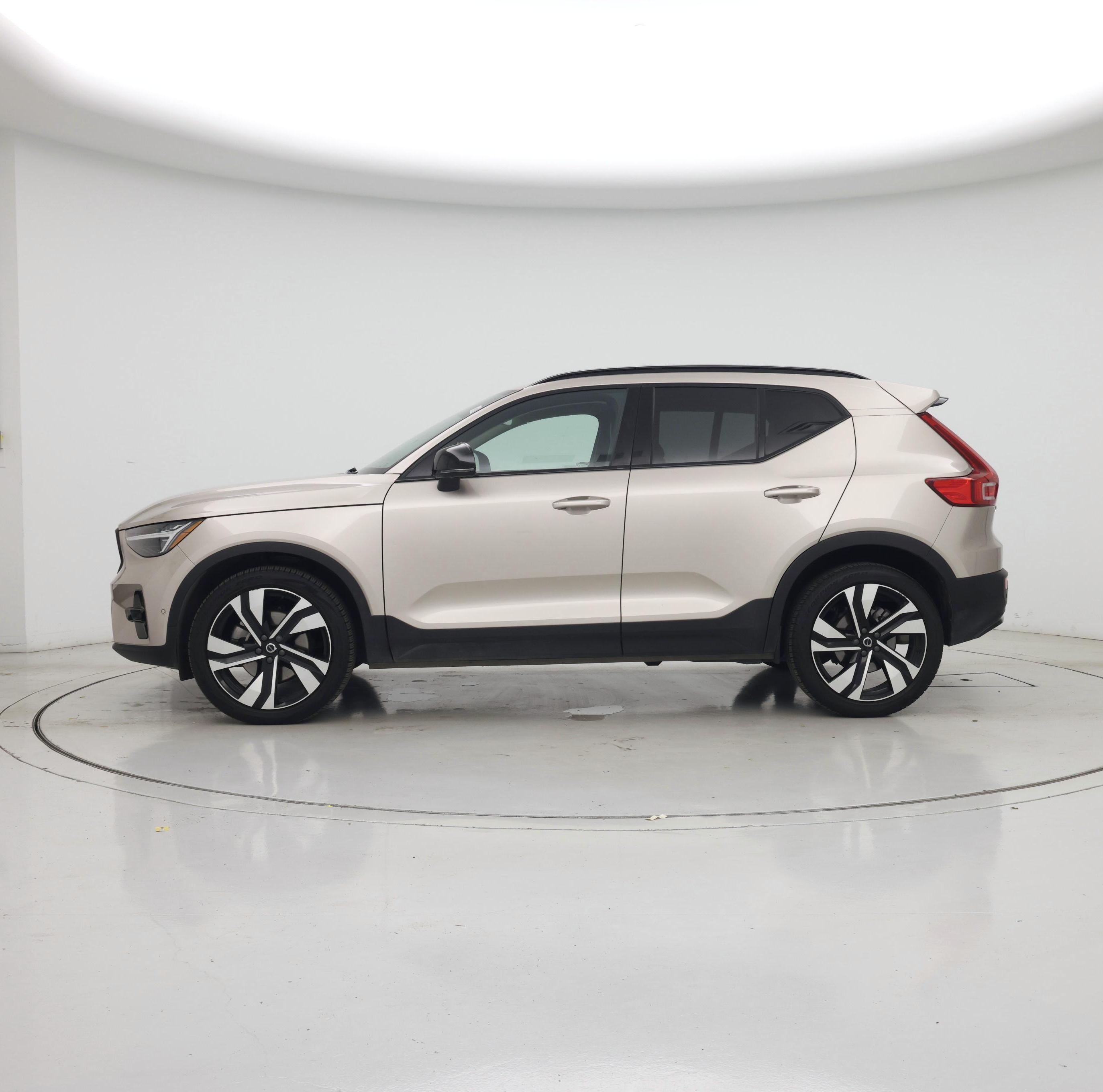 Thumbnail: 2024 Volvo XC40 - 3