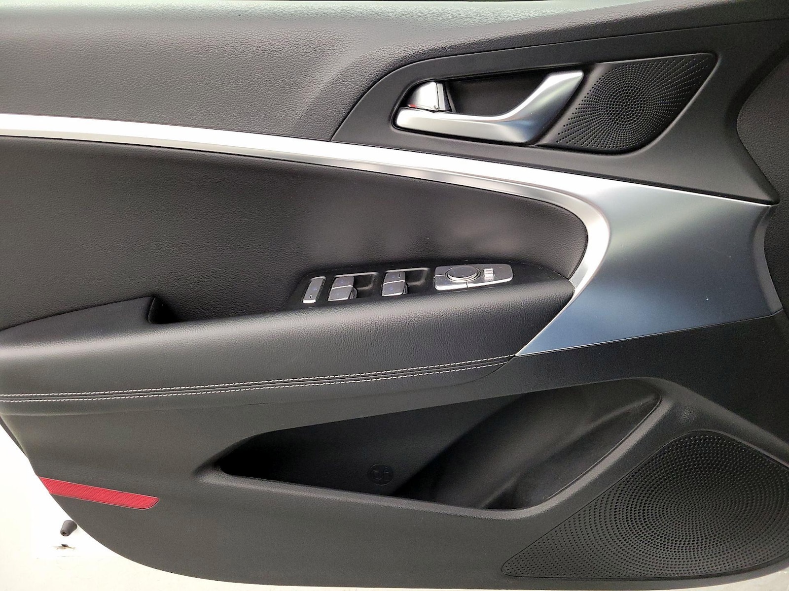 2025 GENESIS G70 Standard - Photo 13
