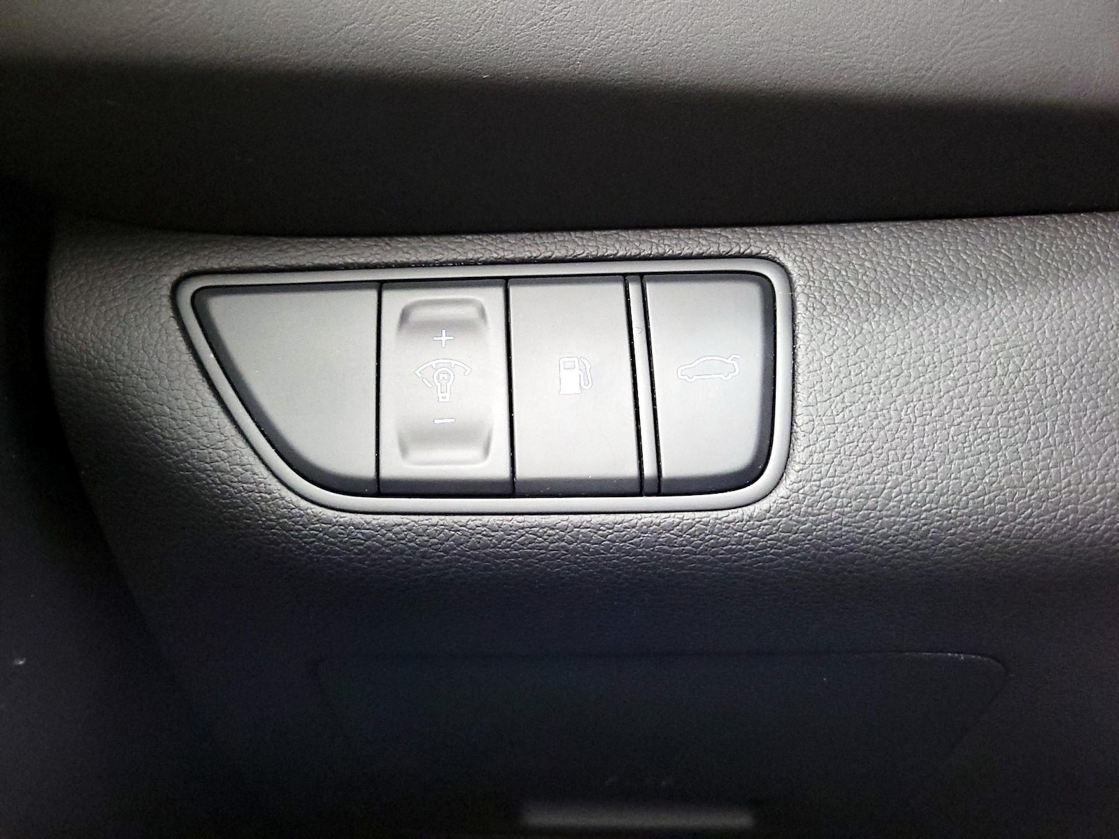 2025 GENESIS G70 Standard - Photo 14