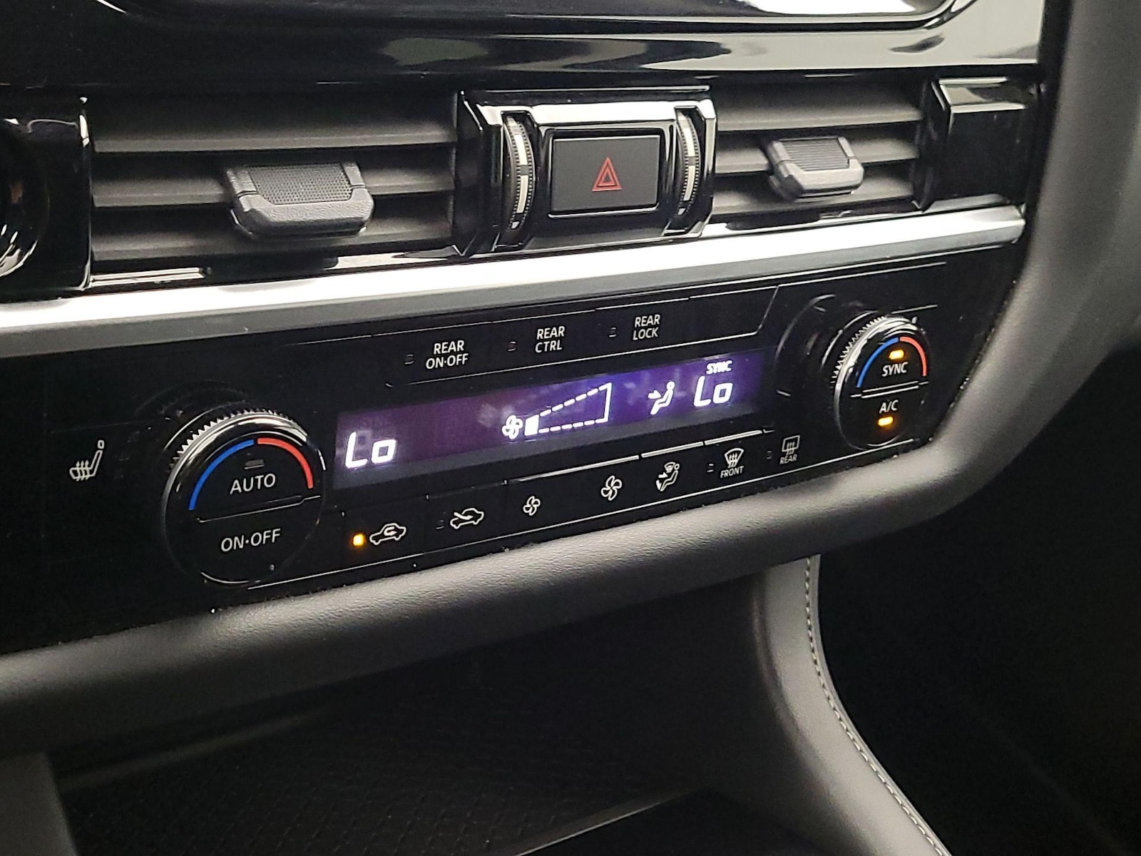 2025 Nissan Pathfinder SV - Photo 17