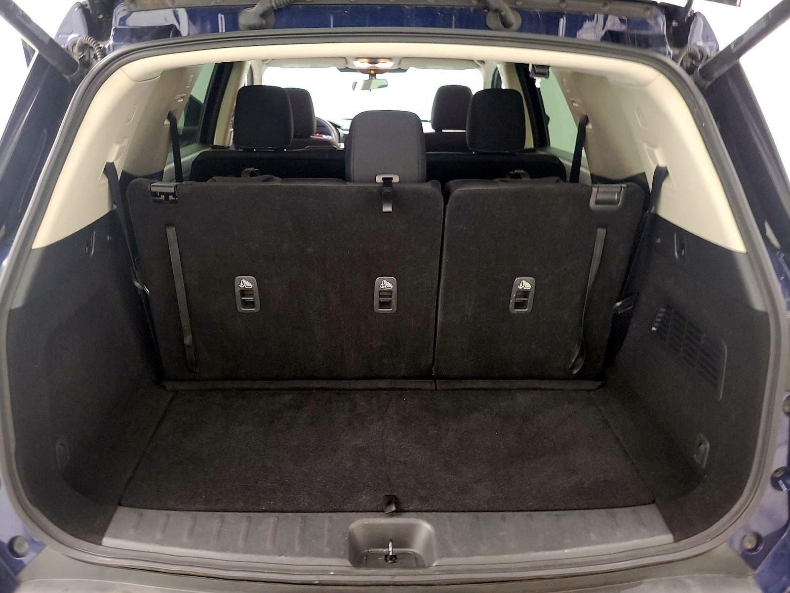 2025 Nissan Pathfinder SV - Photo 22