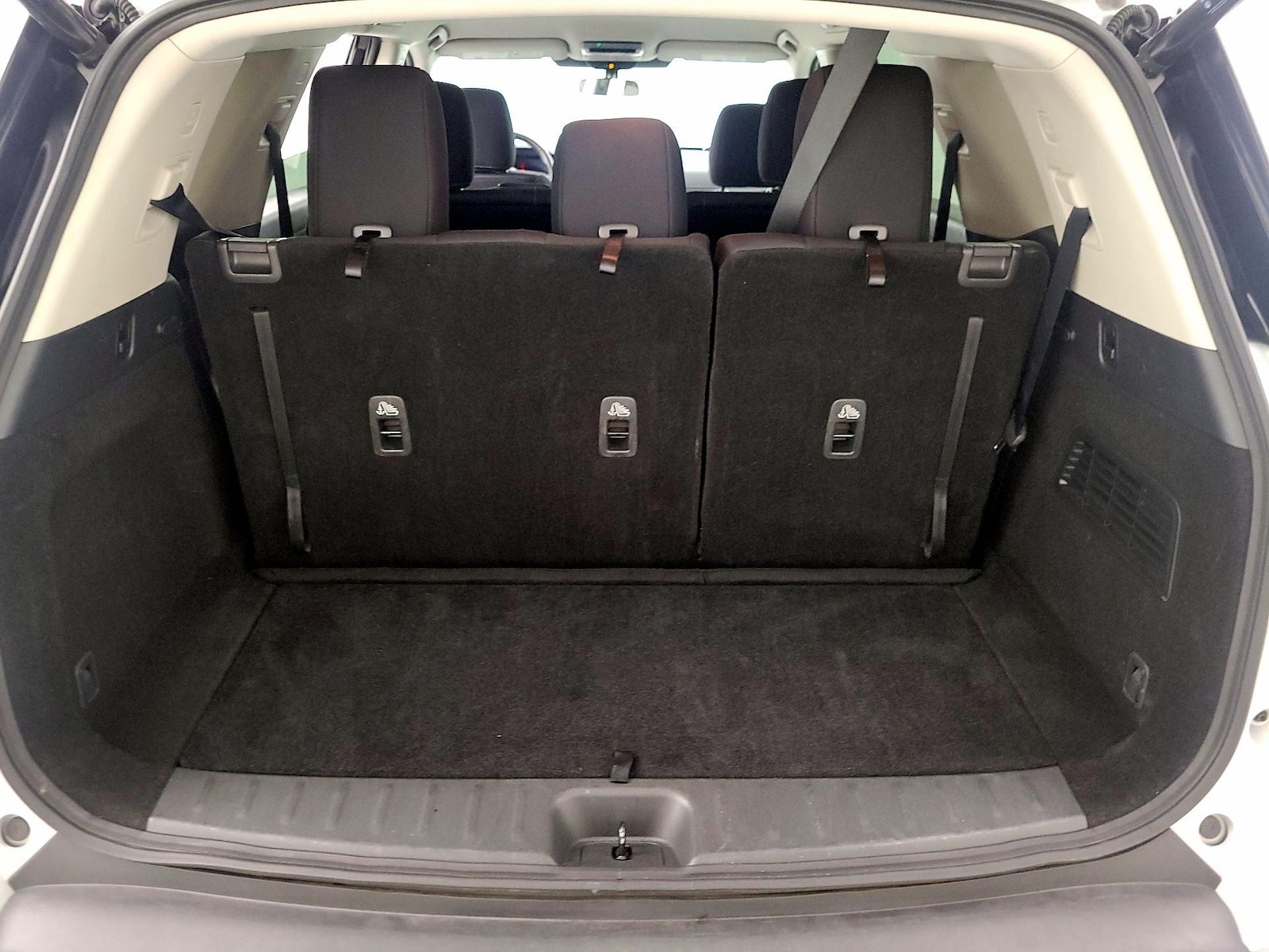 2025 Nissan Pathfinder SV - Photo 22