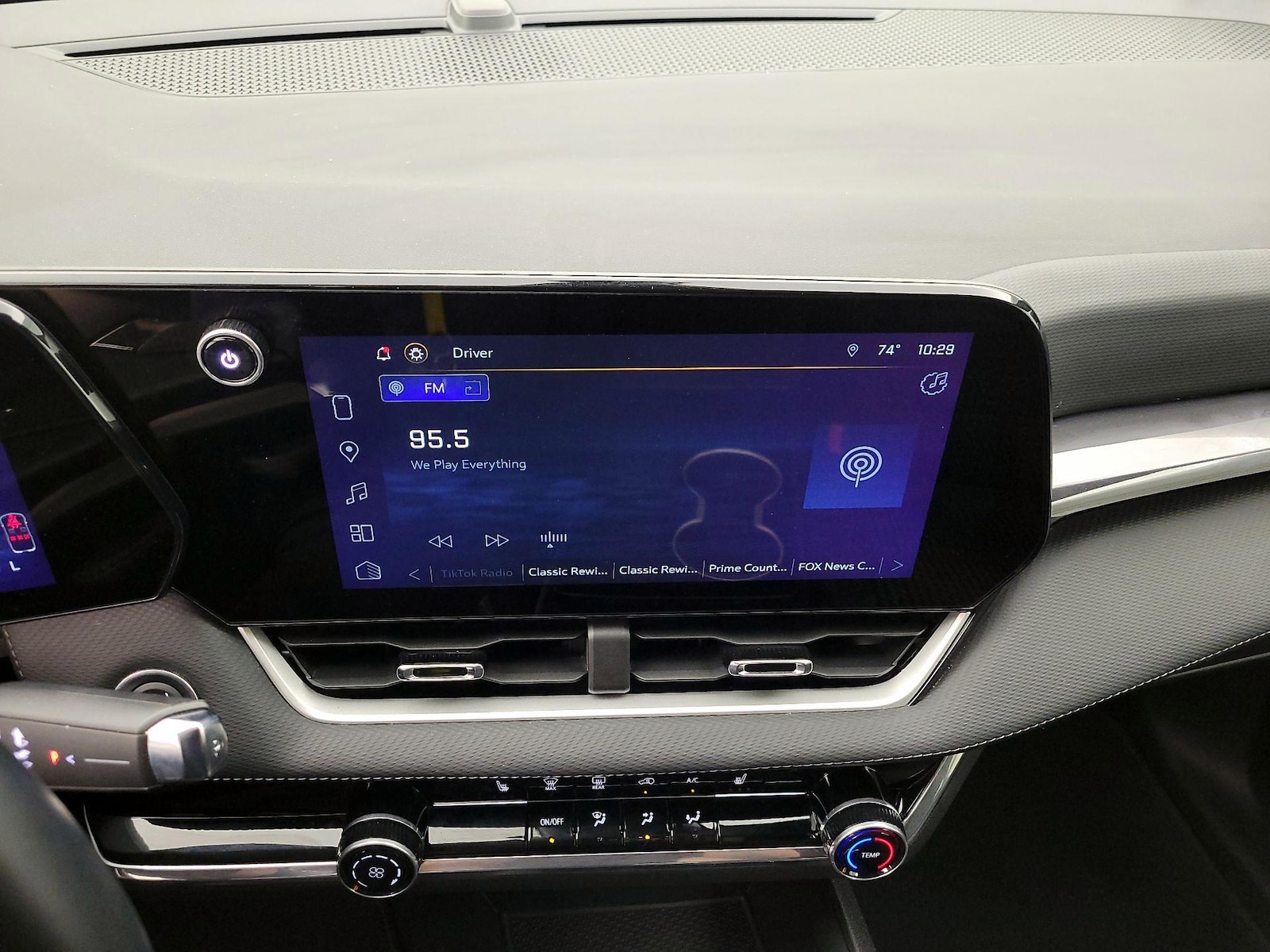 2025 Chevrolet Equinox LT - Photo 17