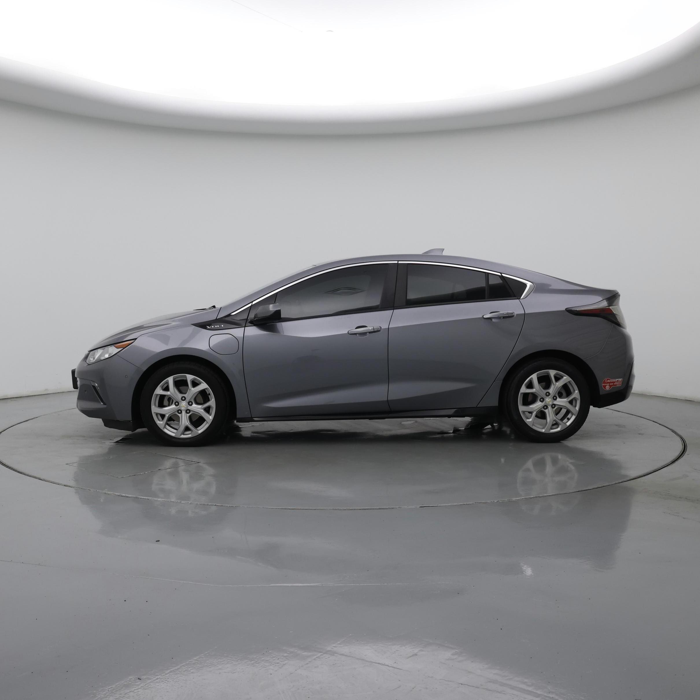 Thumbnail: 2018 Chevrolet Volt - 3