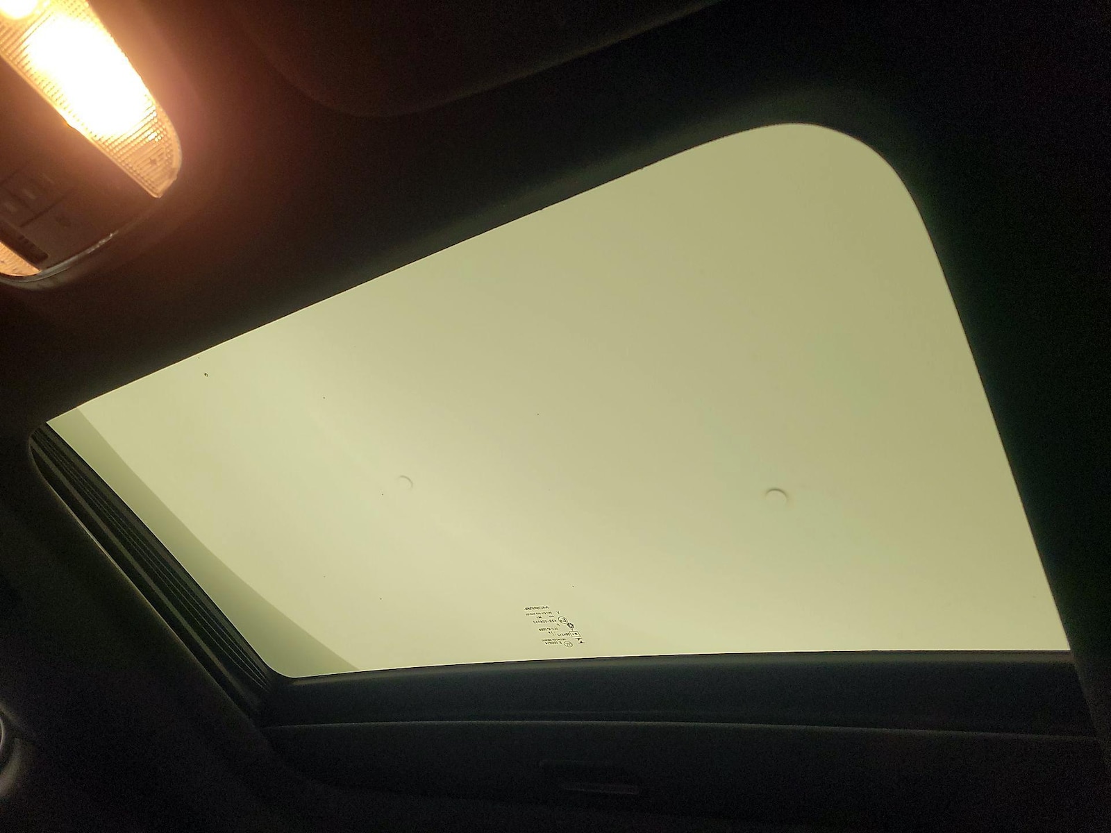 Sunroof(s) & Overhead Airbags