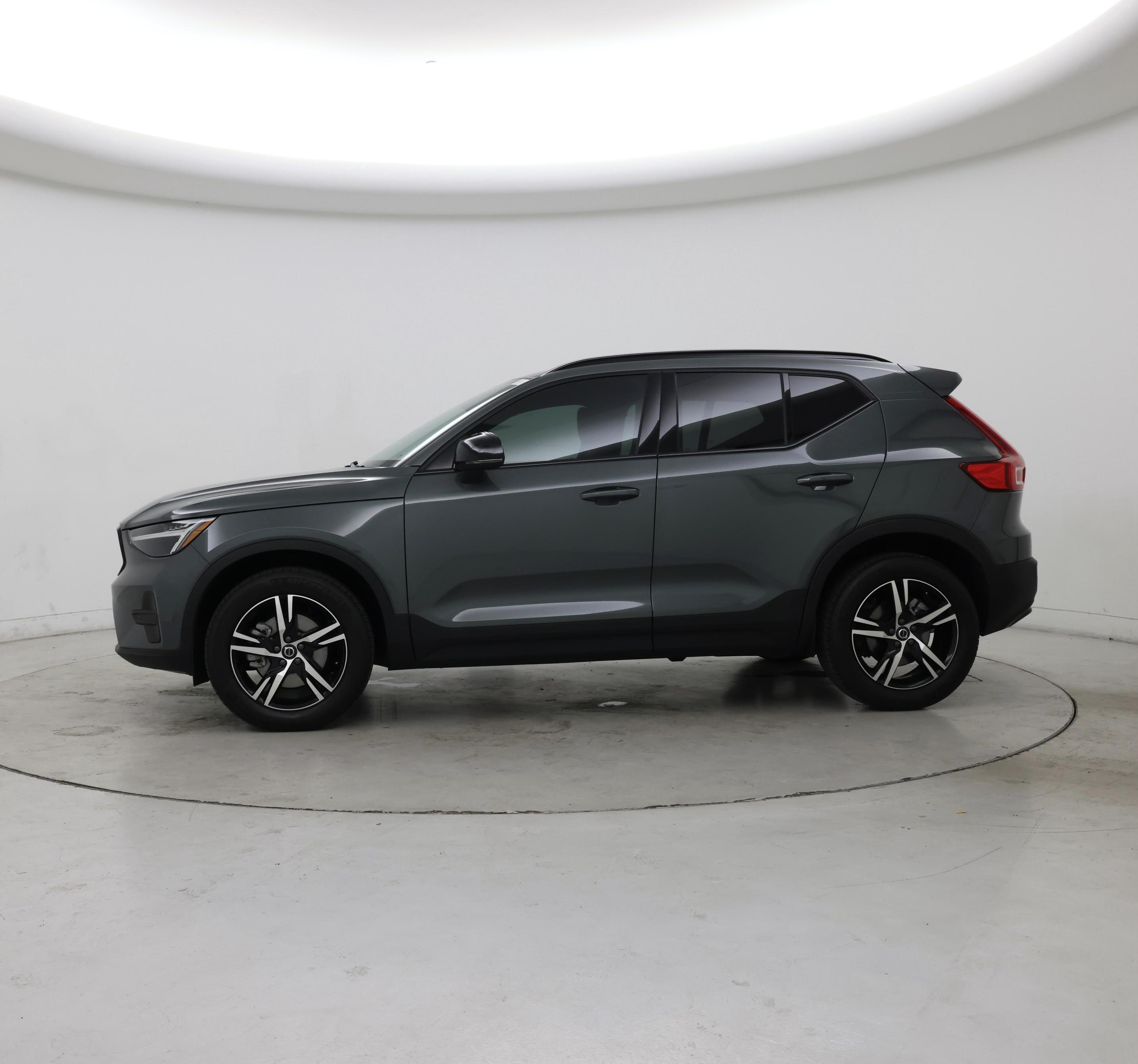 Thumbnail: 2026 Volvo XC40 - 3