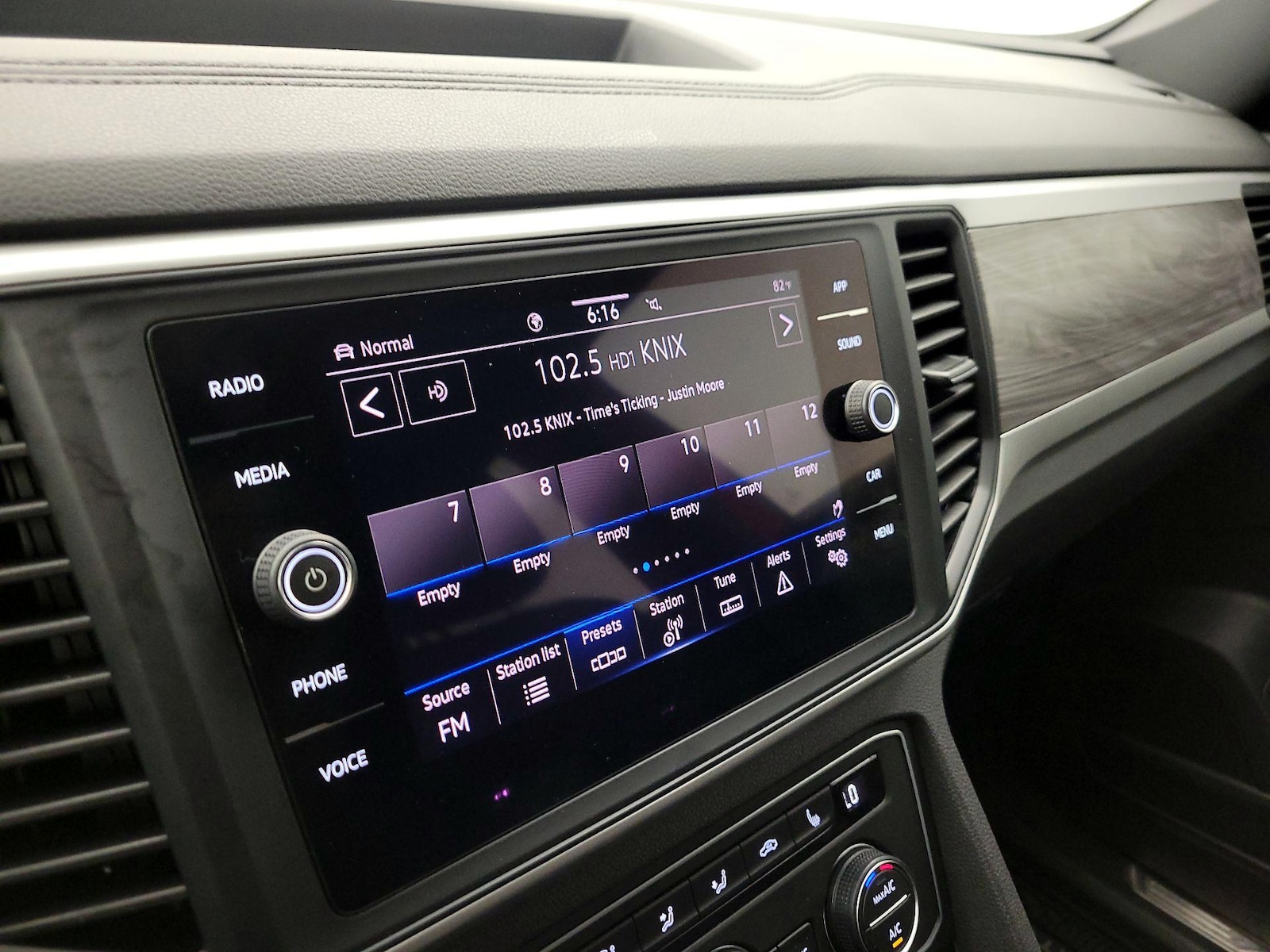 2021 Volkswagen Atlas Cross Sport SE w/Tech - Photo 16