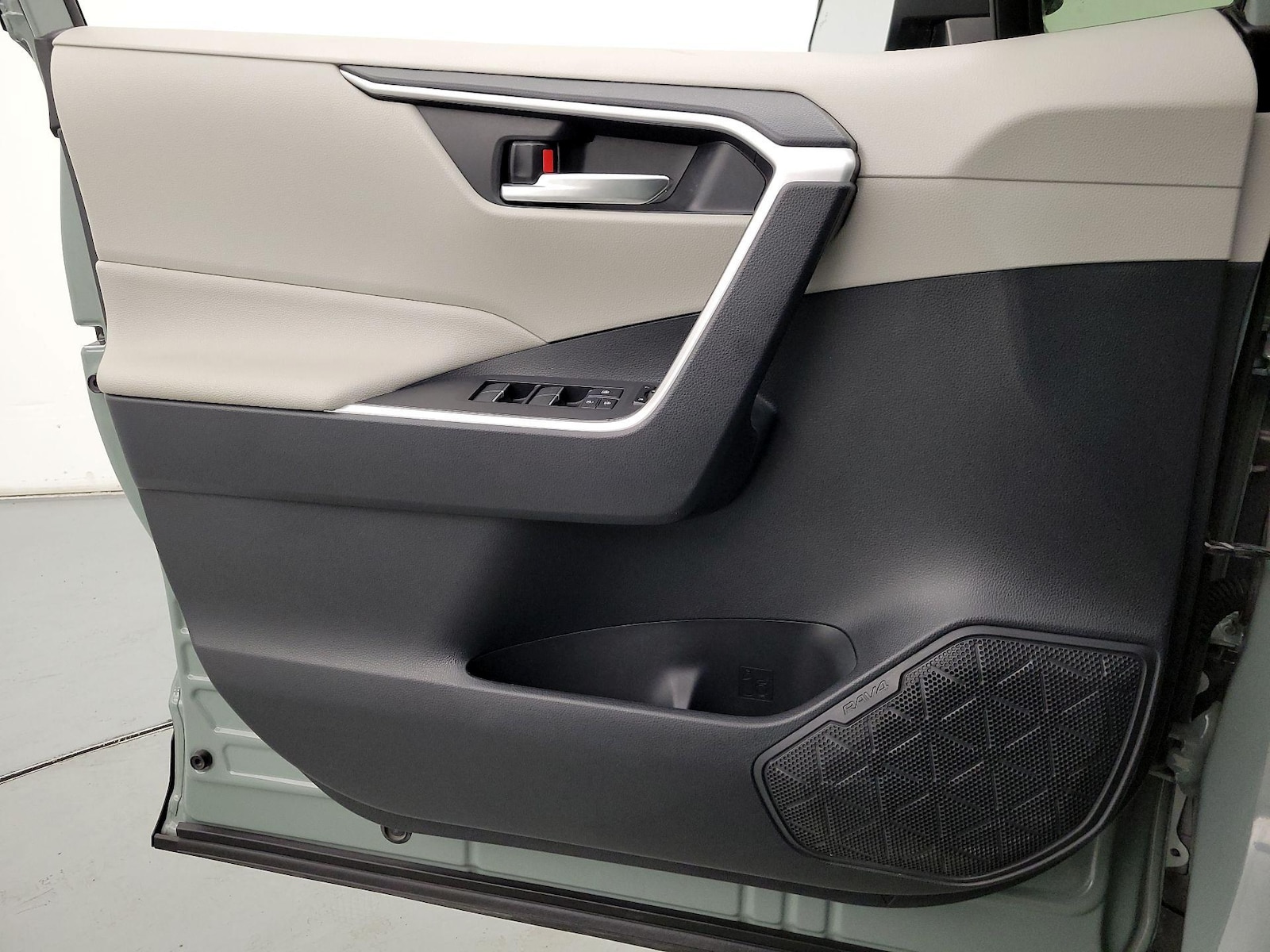 2023 Toyota RAV4 XLE - Photo 13
