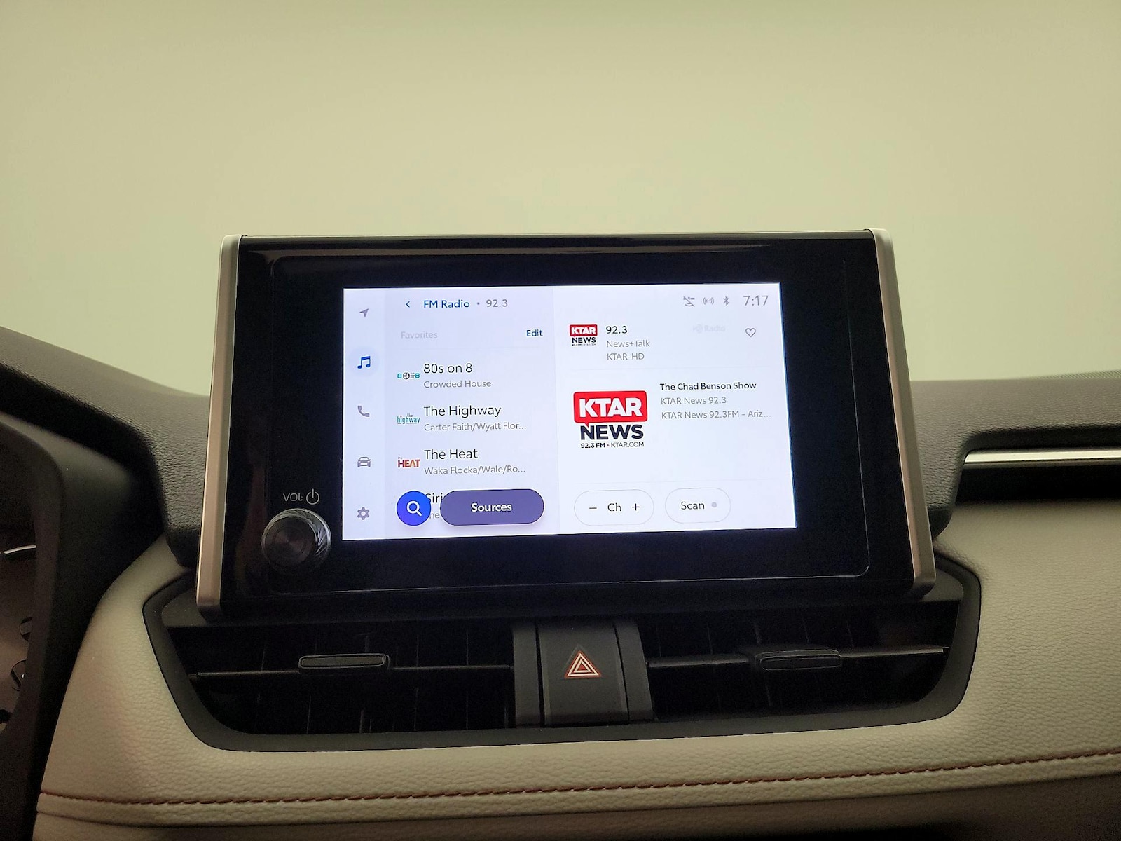 2023 Toyota RAV4 XLE - Photo 16