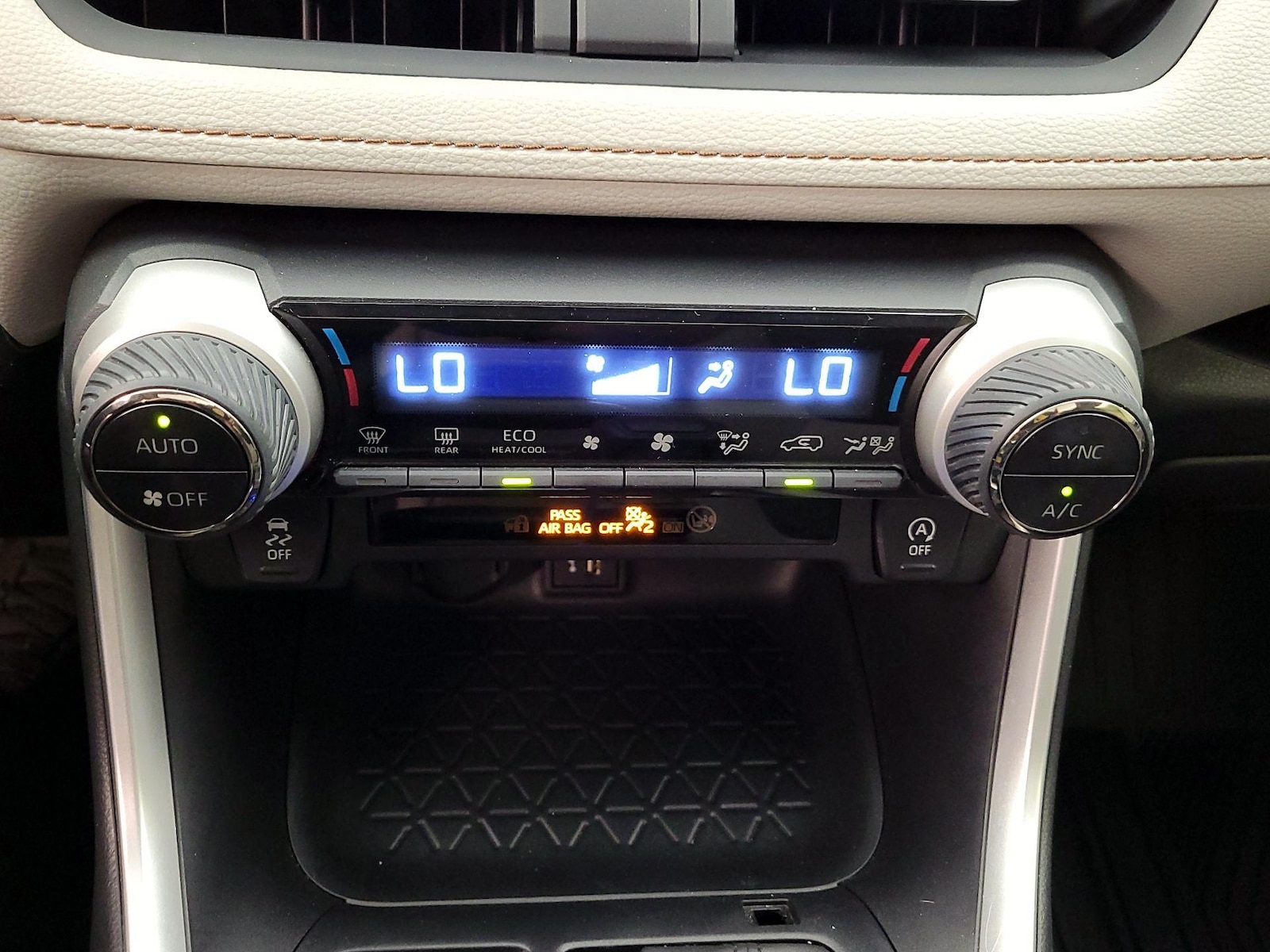 2023 Toyota RAV4 XLE - Photo 17