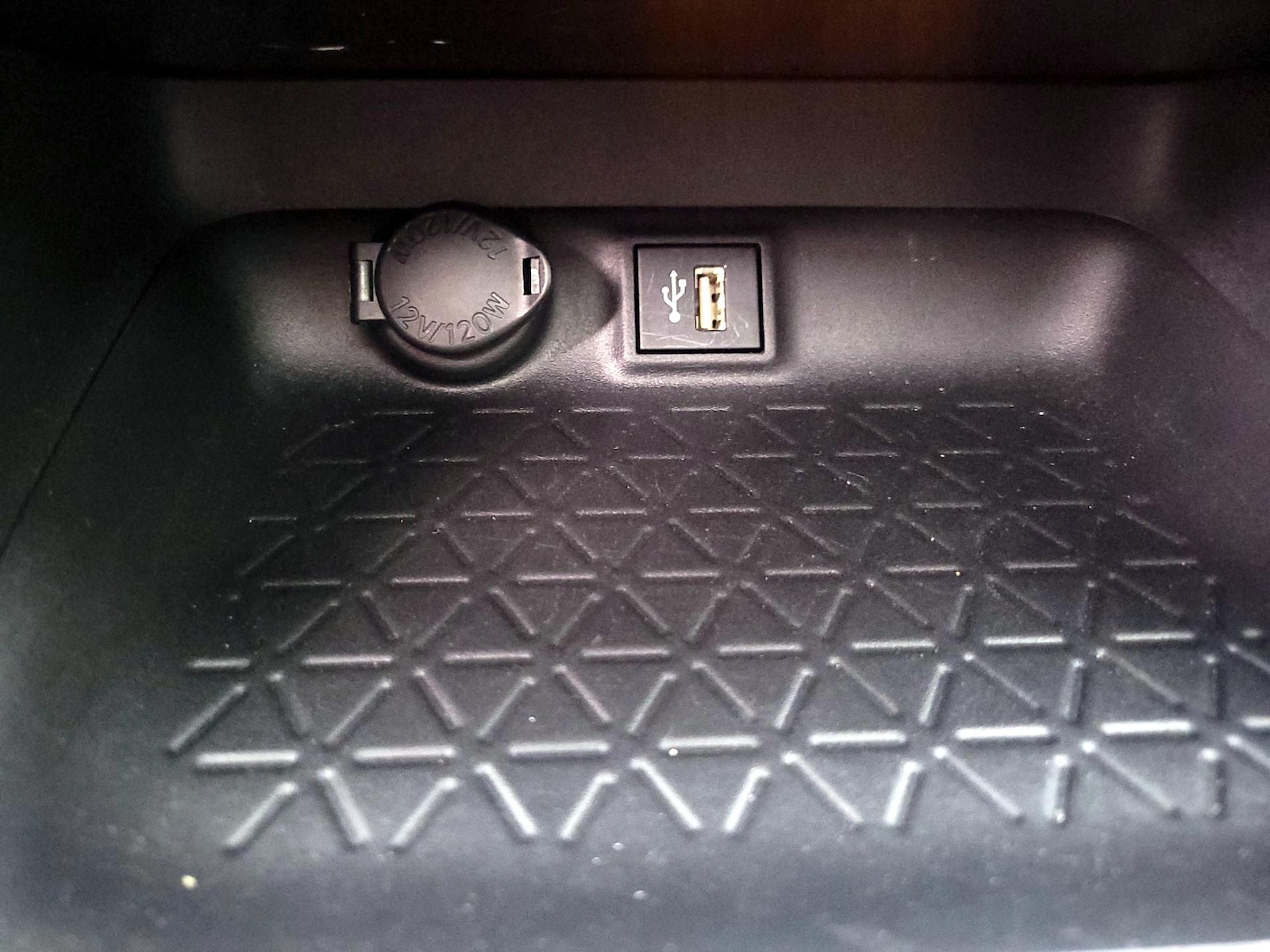 2023 Toyota RAV4 XLE - Photo 19