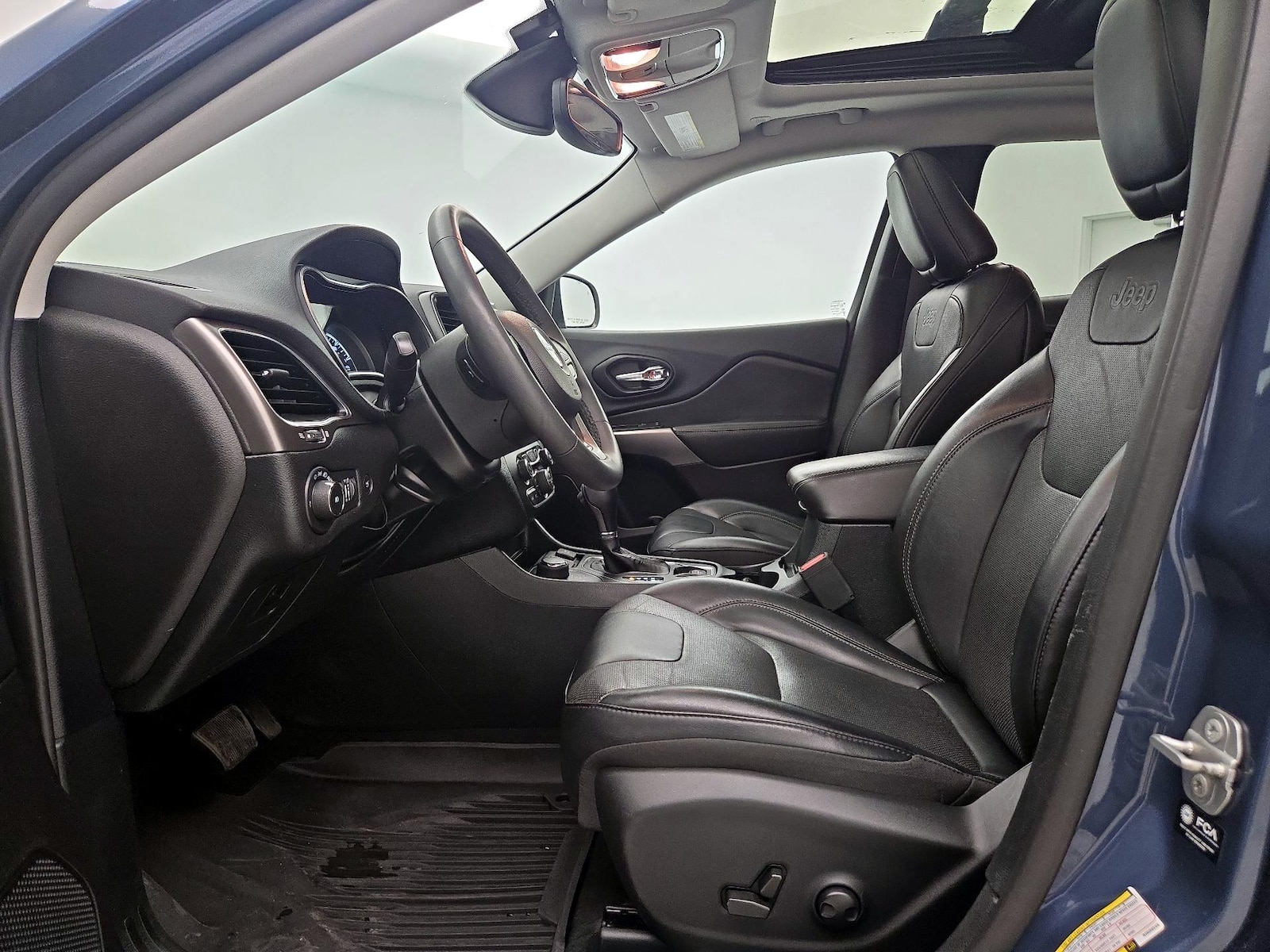 2022 Jeep Cherokee Latitude Lux - Photo 12