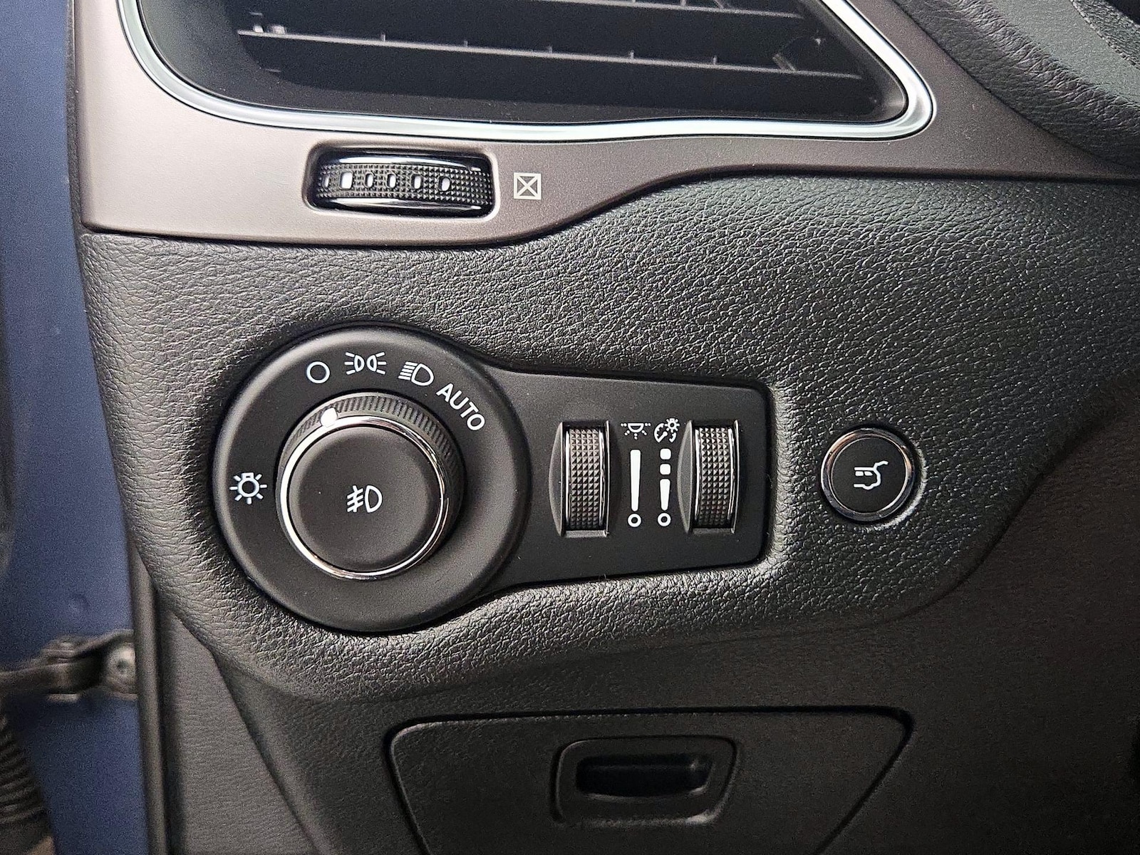 2022 Jeep Cherokee Latitude Lux - Photo 14
