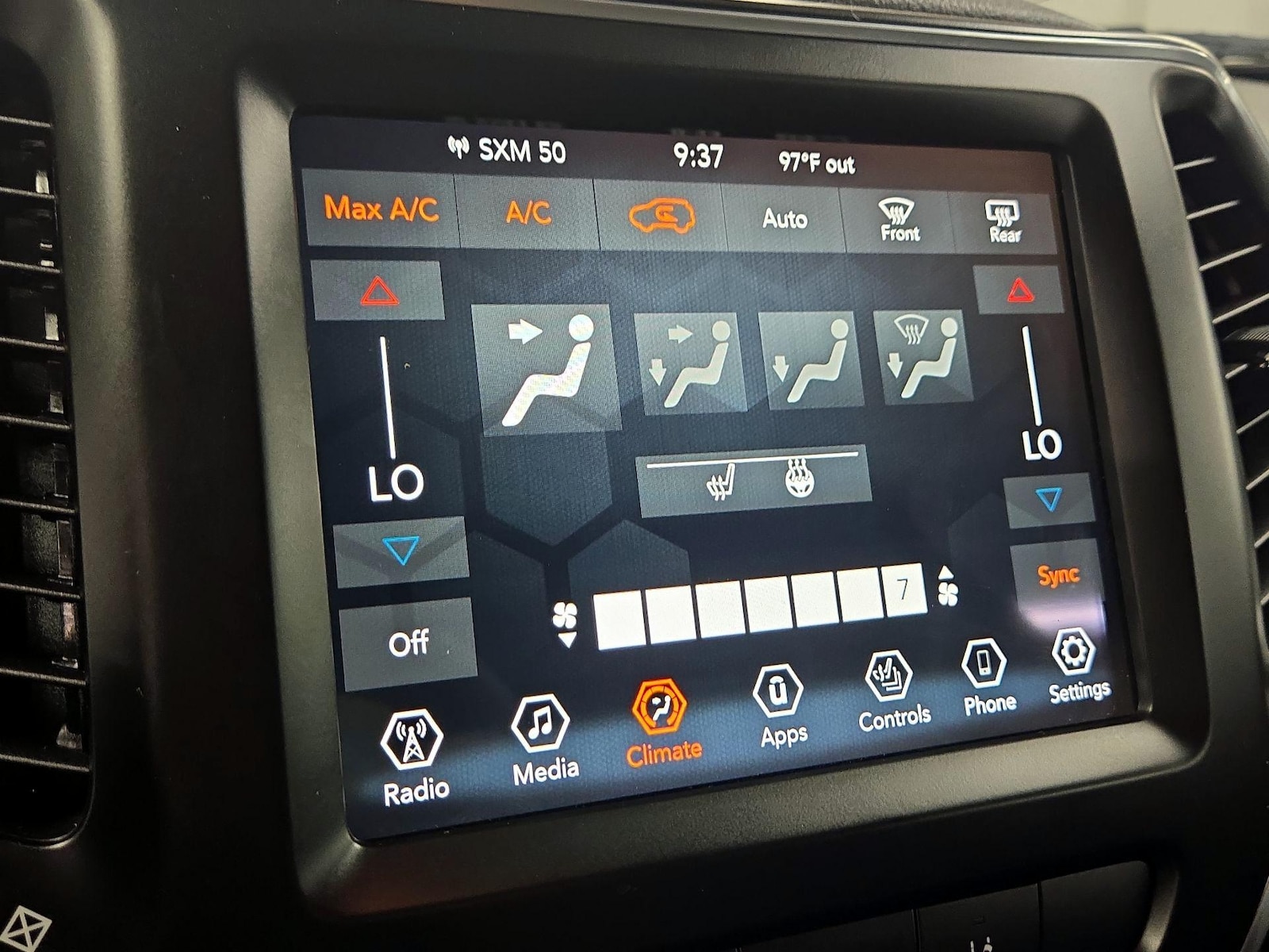 2022 Jeep Cherokee Latitude Lux - Photo 17
