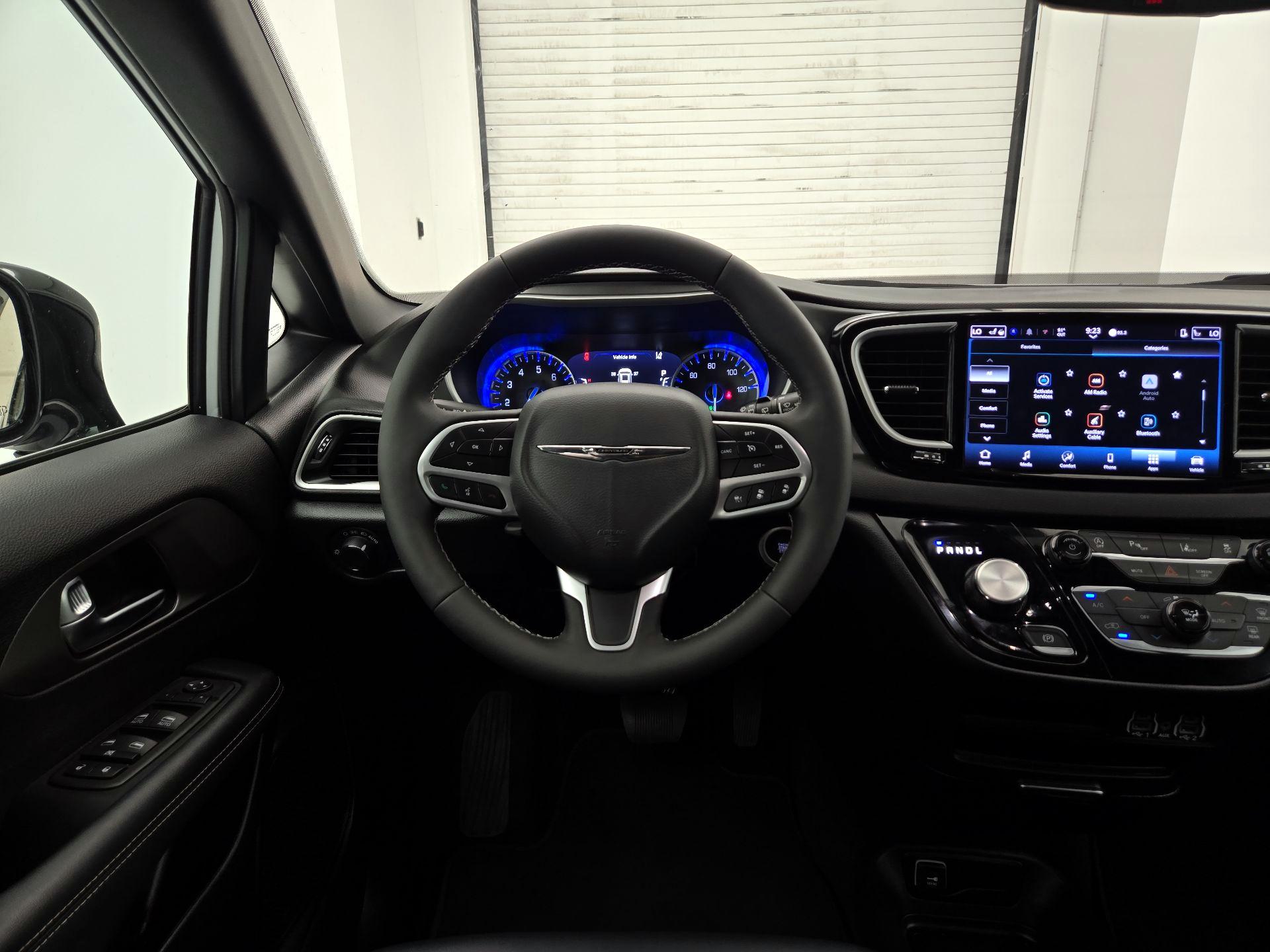 Thumbnail: 2025 Chrysler Voyager - 10