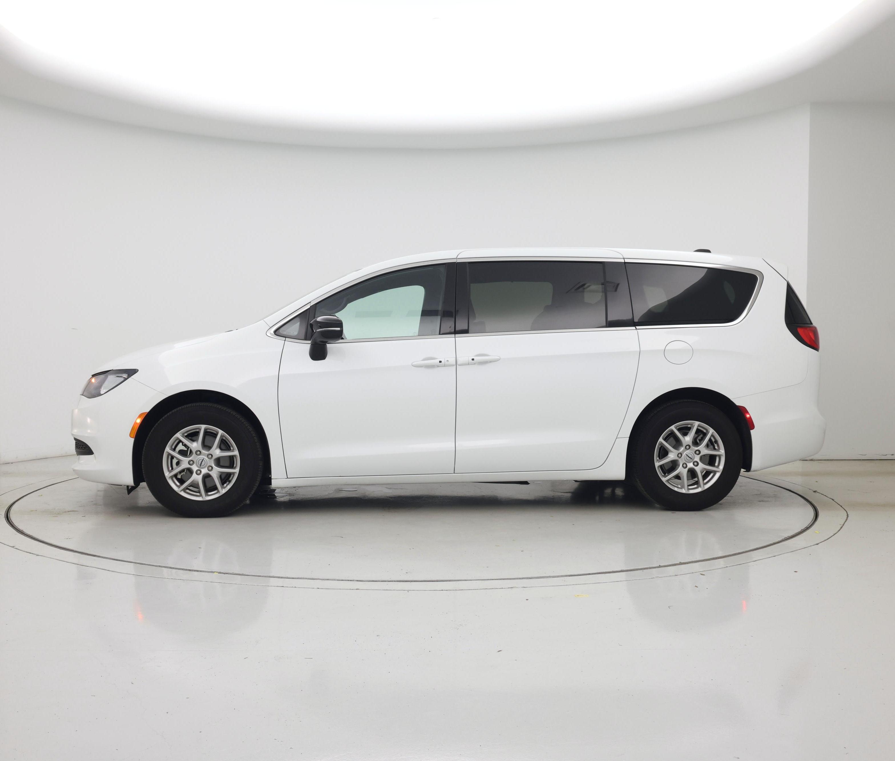 Thumbnail: 2025 Chrysler Voyager - 3