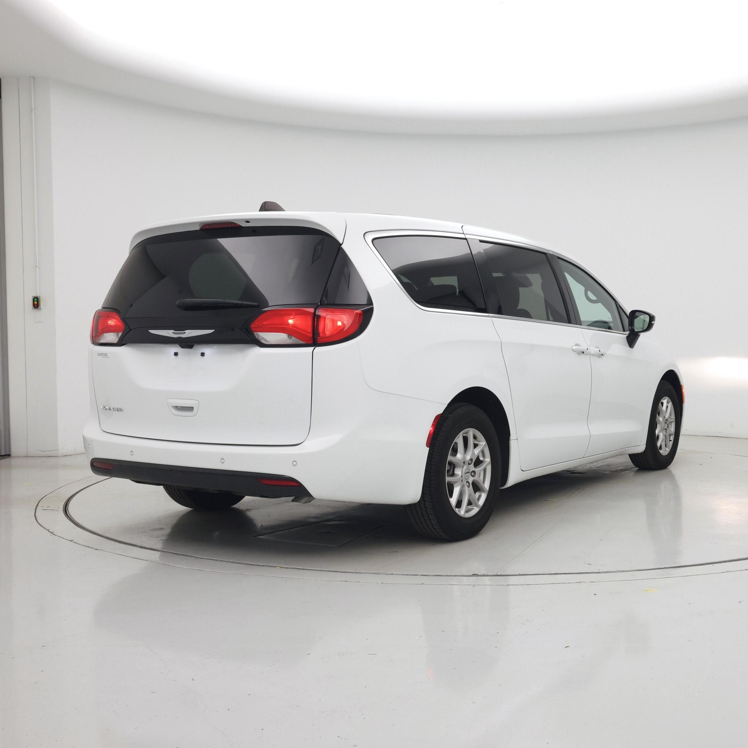Thumbnail: 2025 Chrysler Voyager - 8