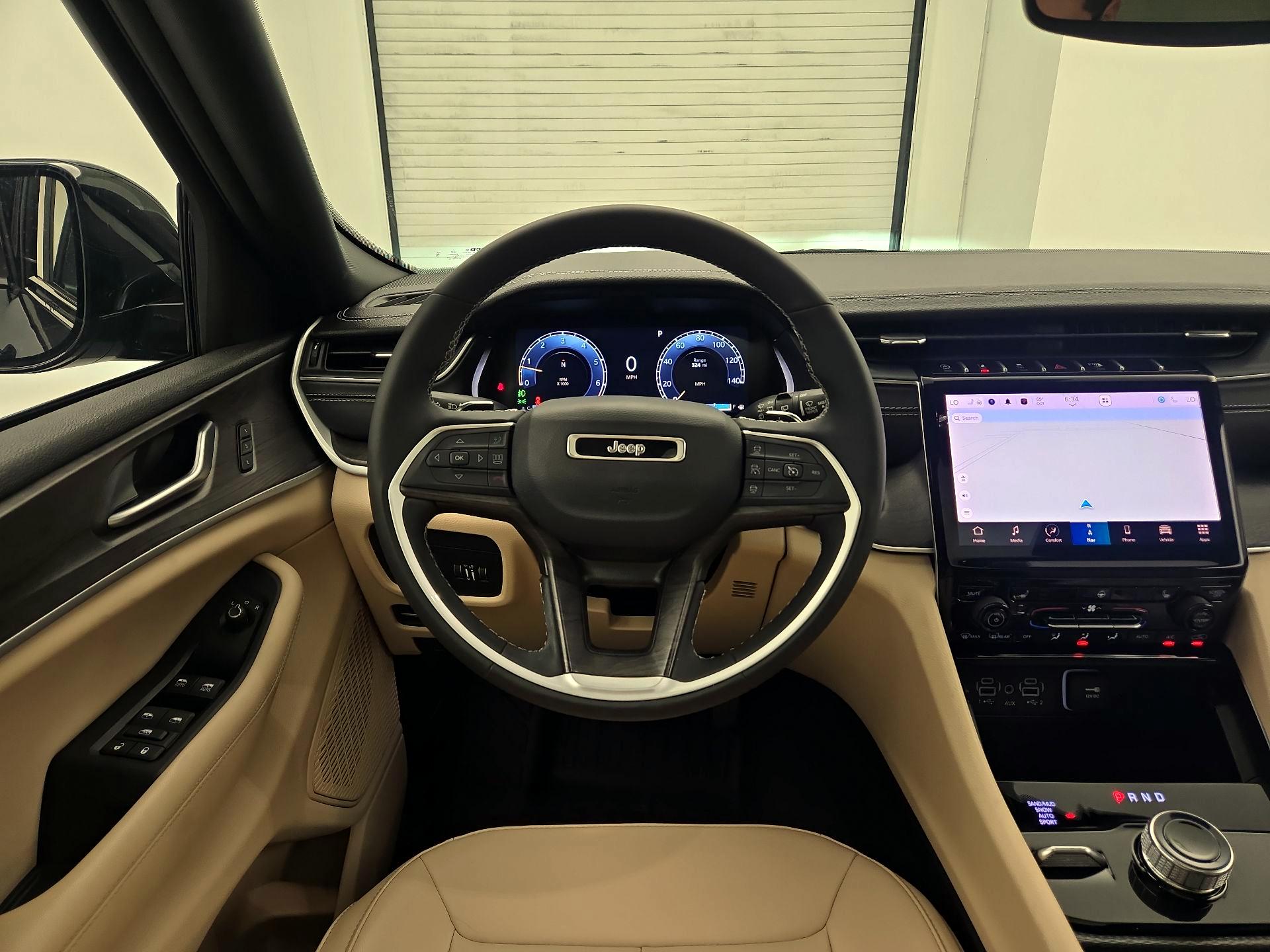 Thumbnail: 2024 Jeep Grand Cherokee - 10