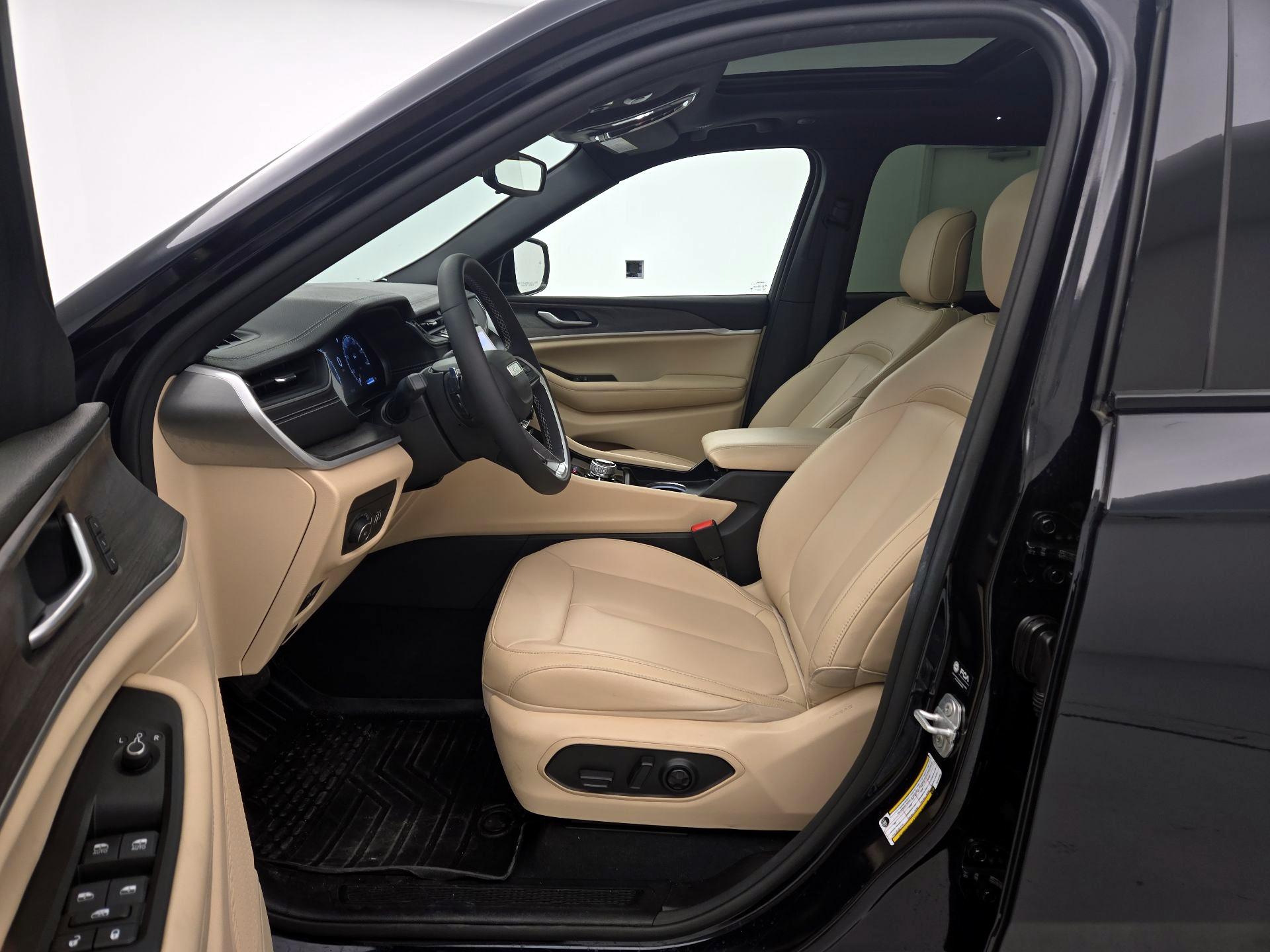 Thumbnail: 2024 Jeep Grand Cherokee - 11