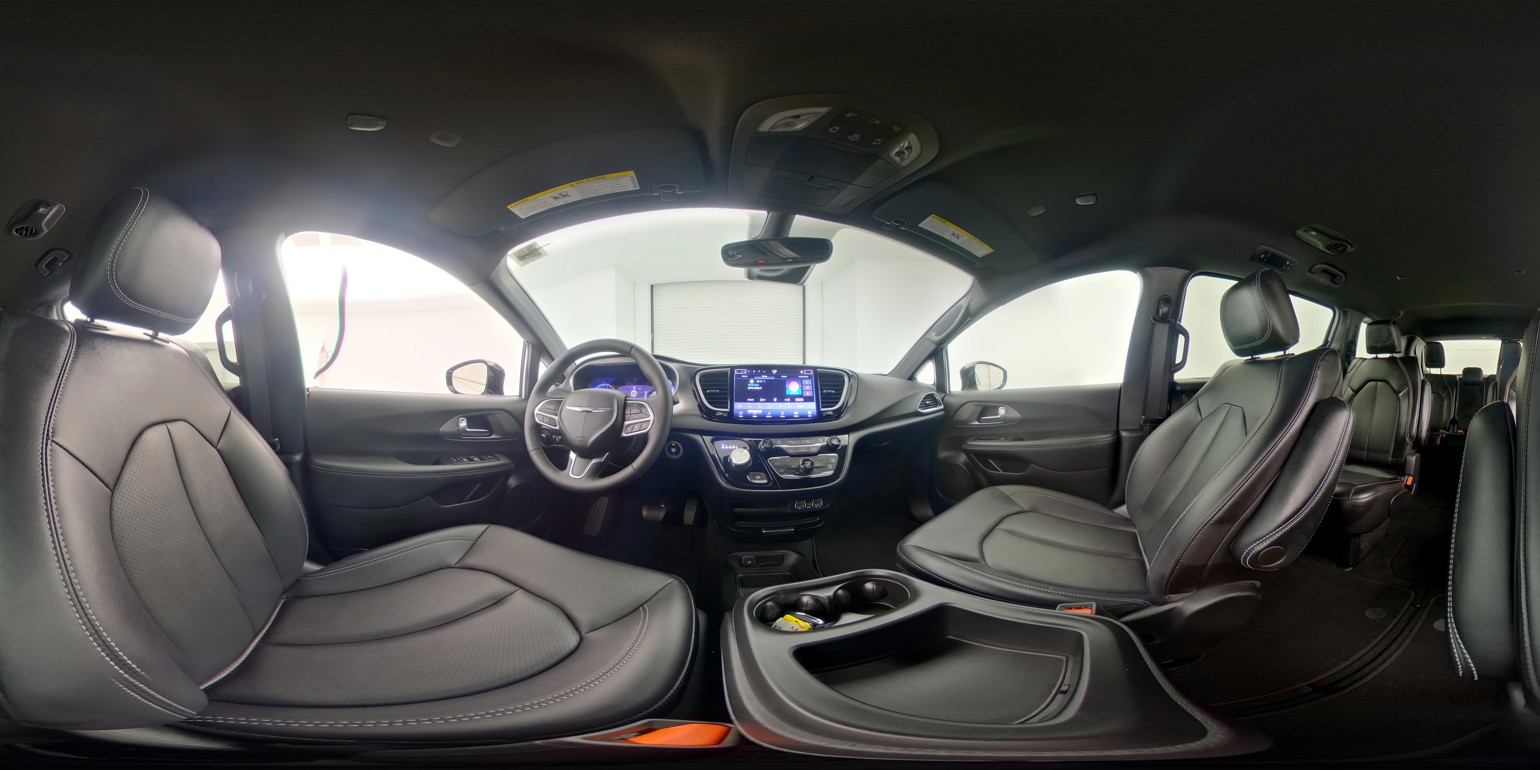 2025 Chrysler Voyager LX - Photo 26
