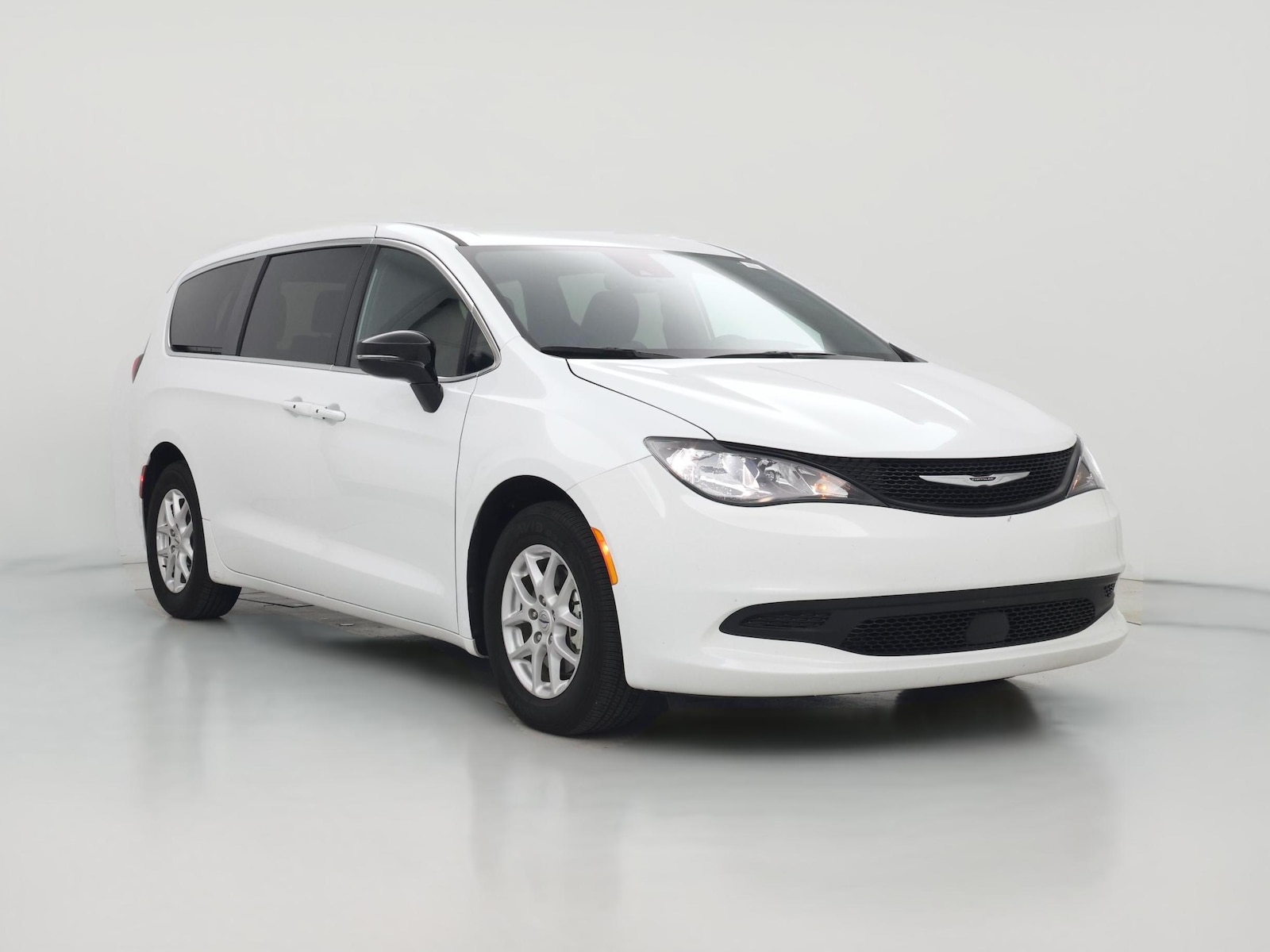2025 Chrysler Voyager LX - Photo 1