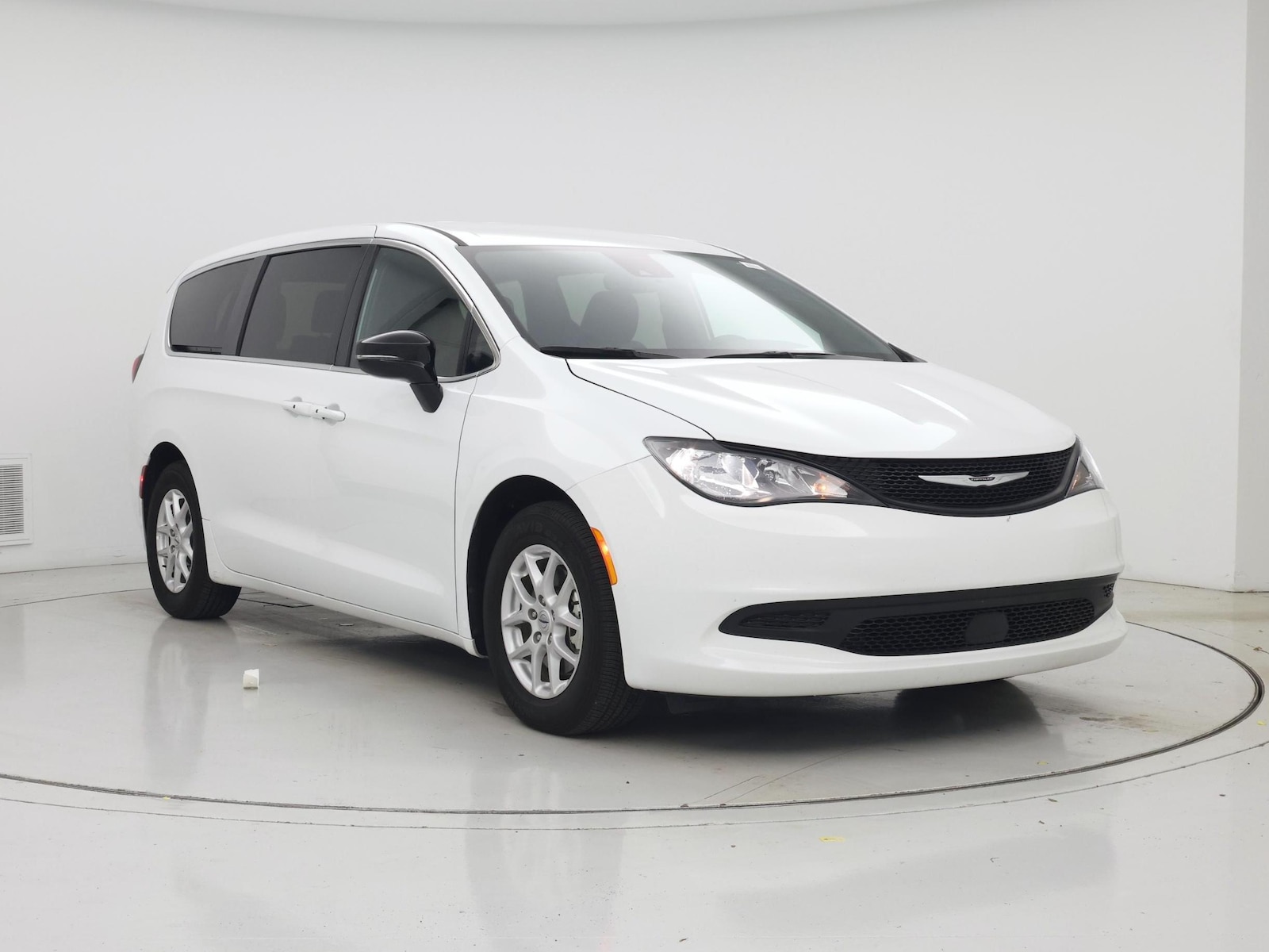 2025 Chrysler Voyager LX - Photo 2
