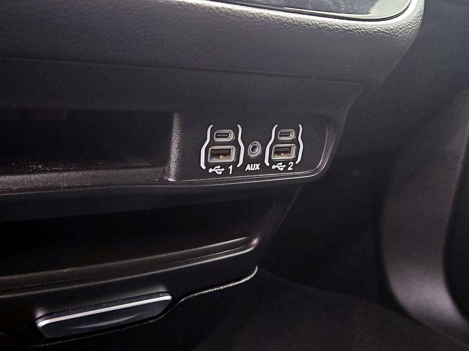 2025 Chrysler Voyager LX - Photo 19
