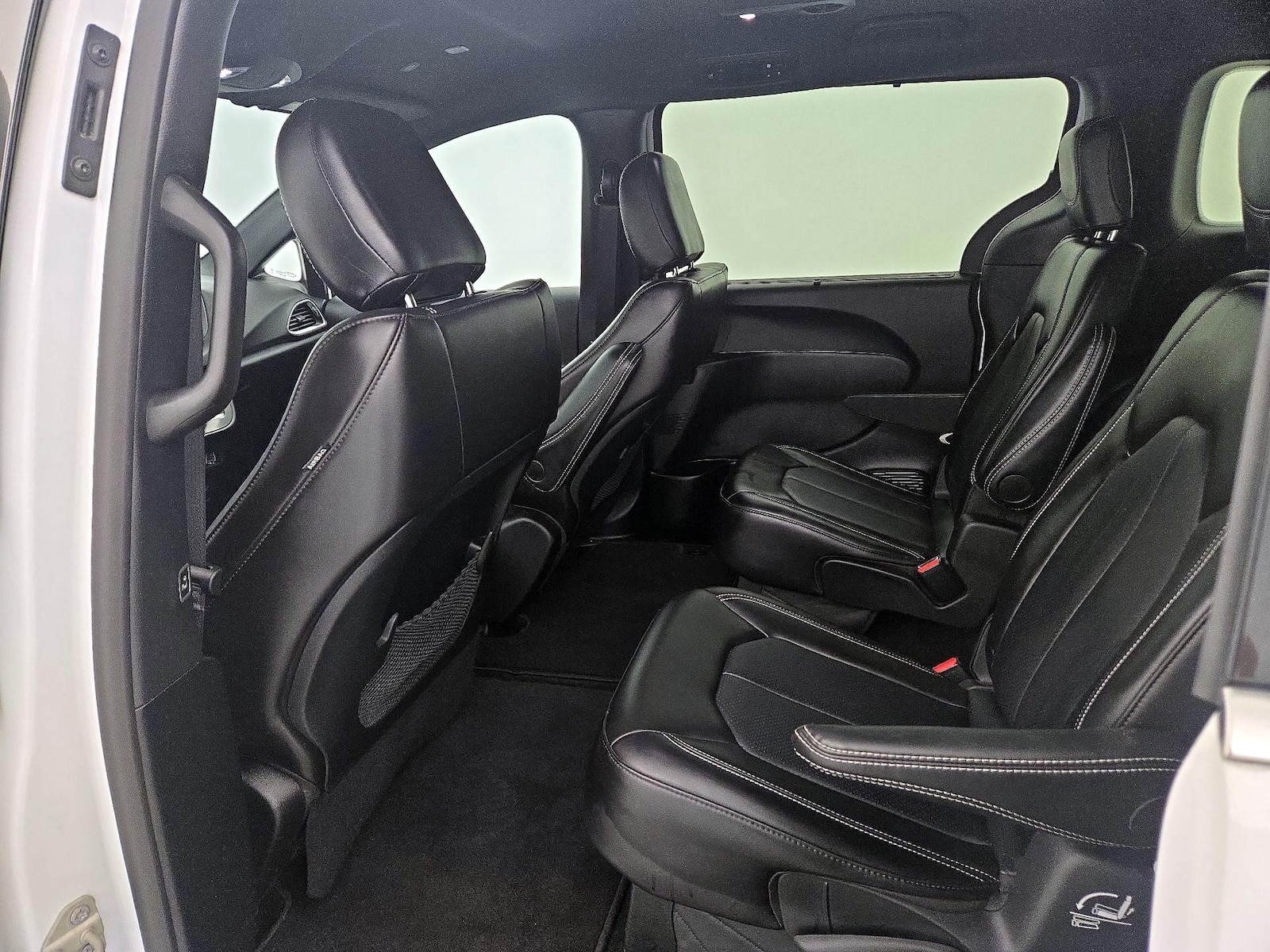 2025 Chrysler Voyager LX - Photo 20