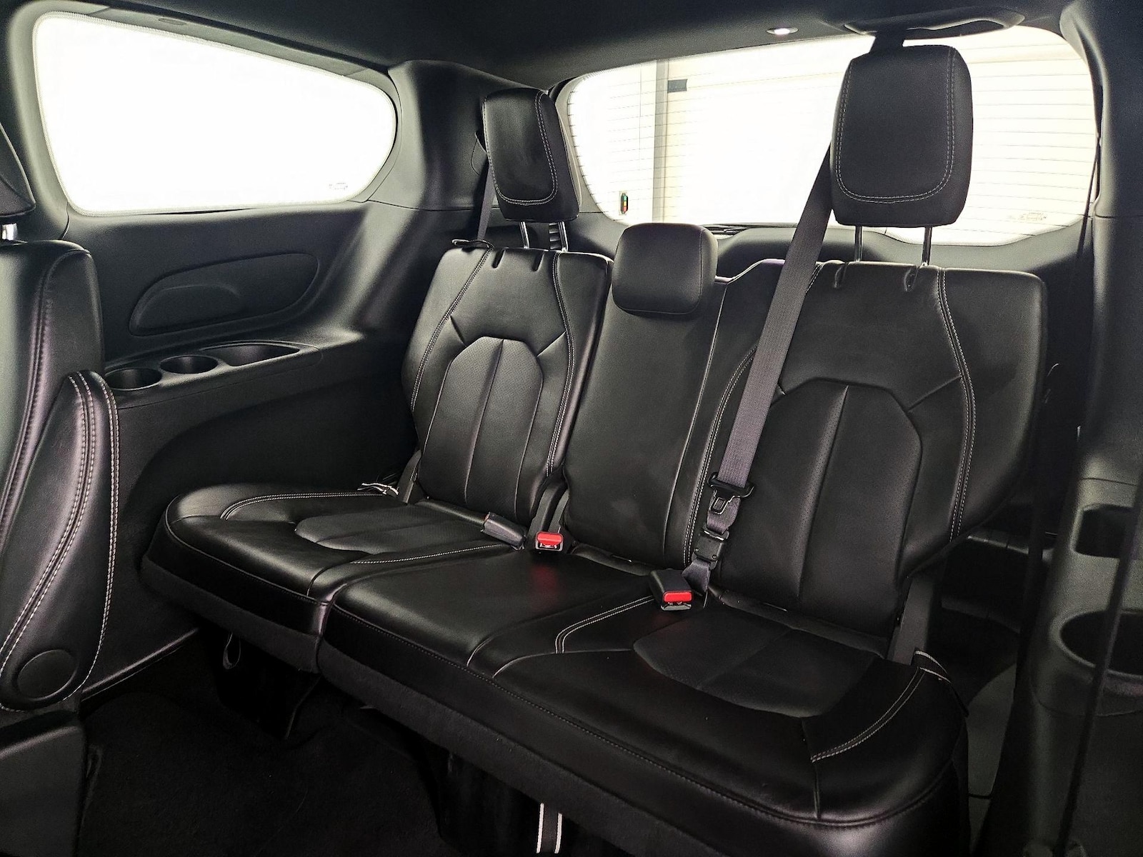 2025 Chrysler Voyager LX - Photo 21