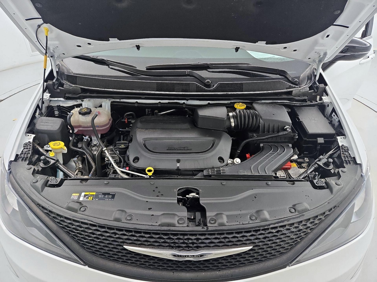 2025 Chrysler Voyager LX - Photo 24