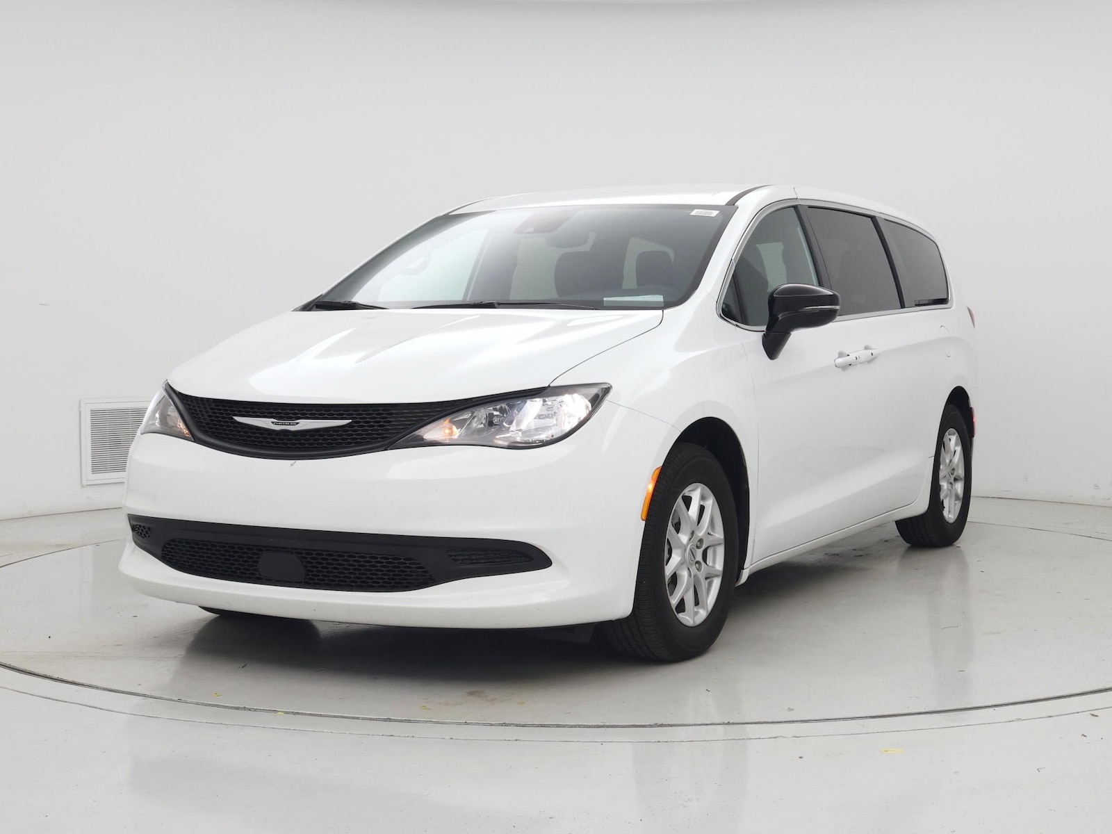 2025 Chrysler Voyager LX - Photo 5