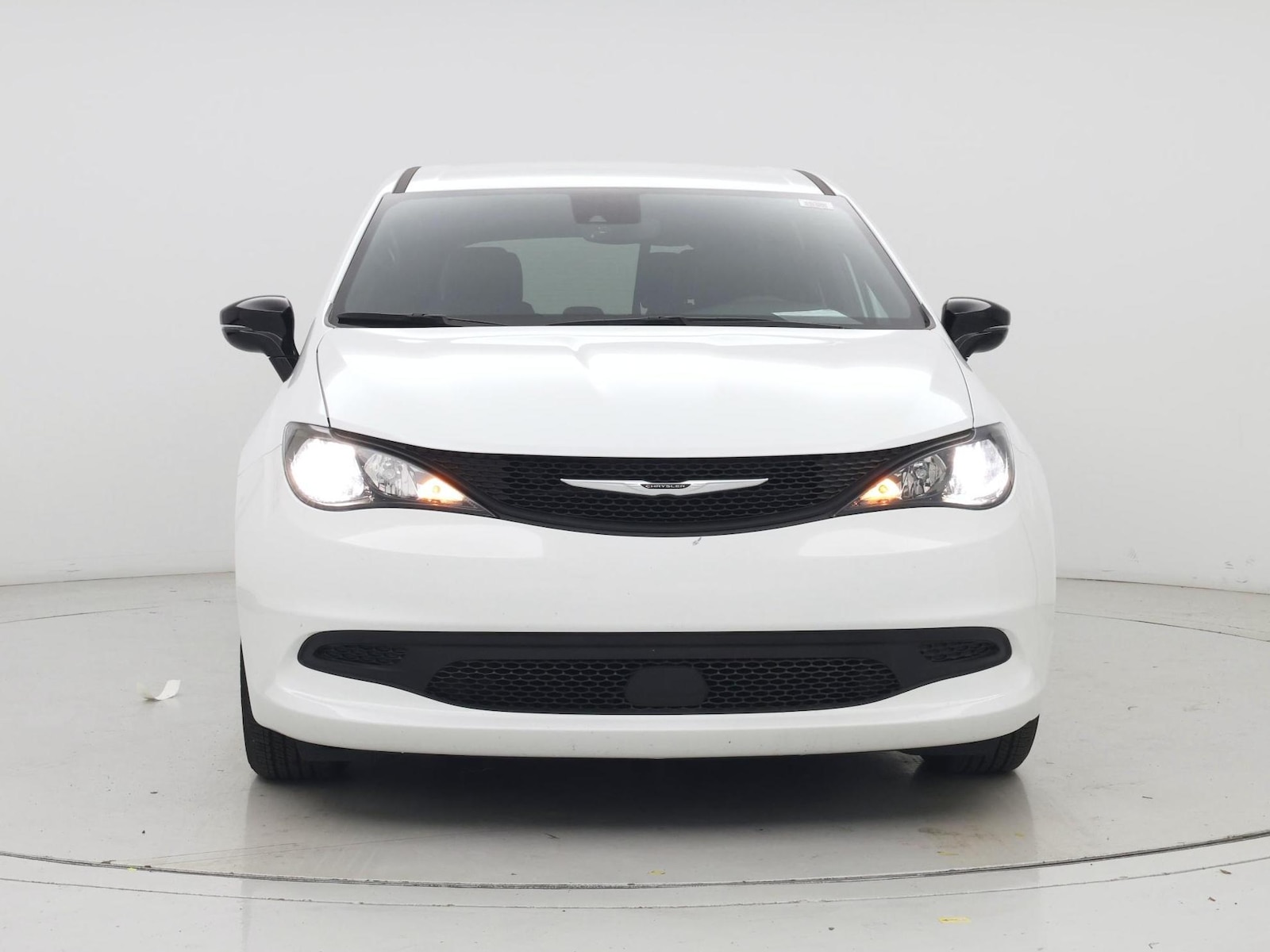 2025 Chrysler Voyager LX - Photo 6