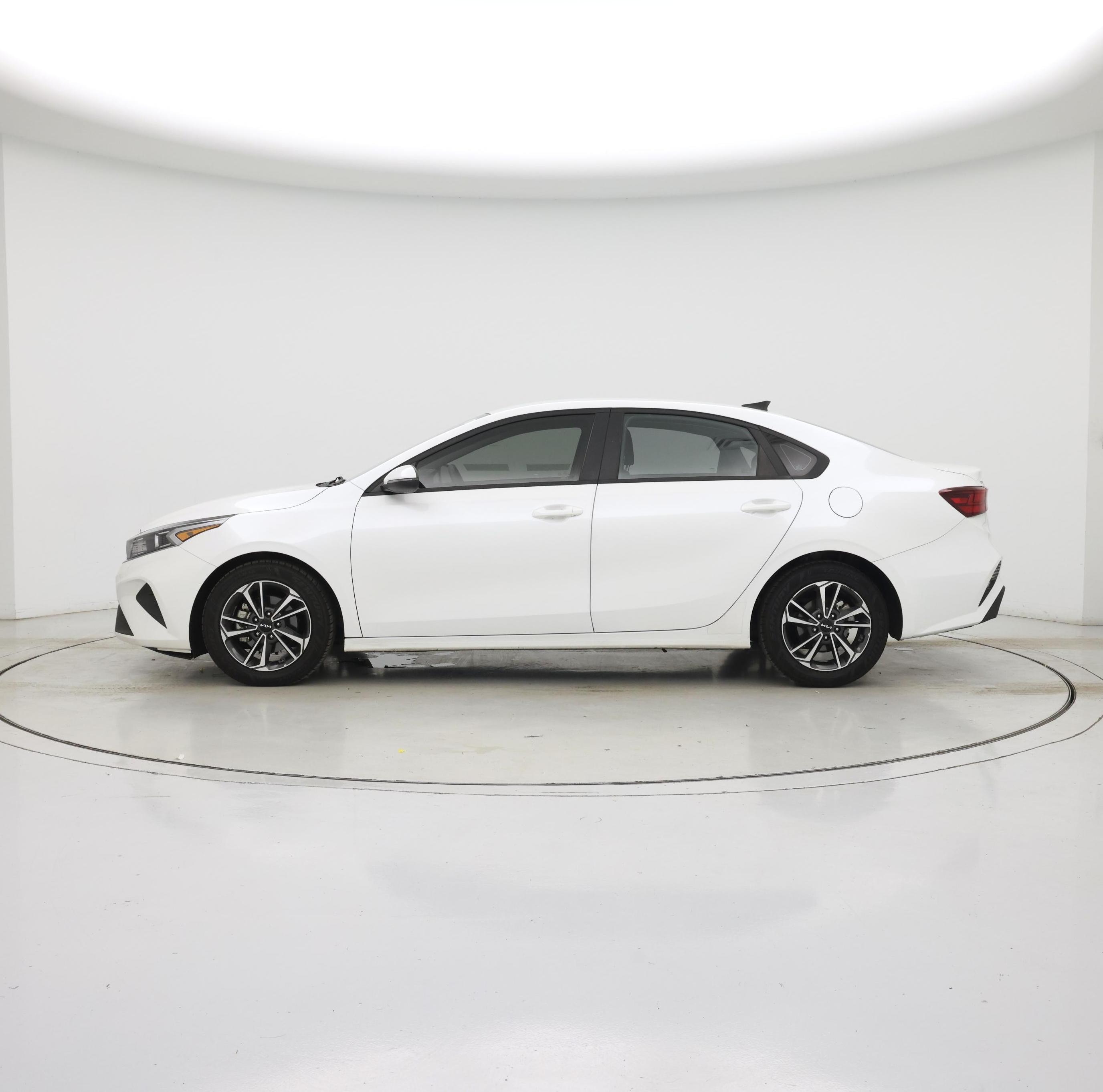 Thumbnail: 2024 Kia Forte - 3