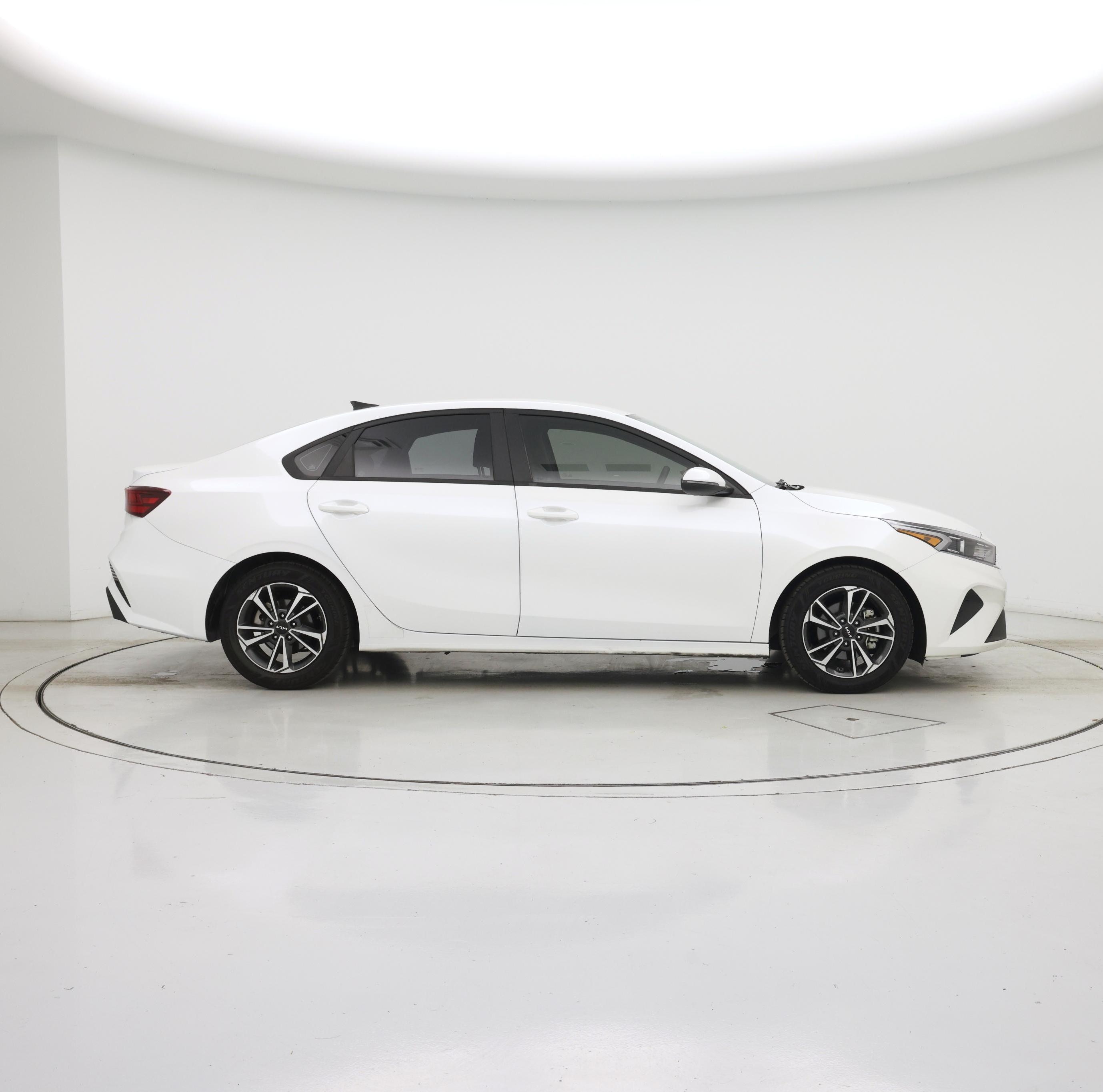 Thumbnail: 2024 Kia Forte - 7