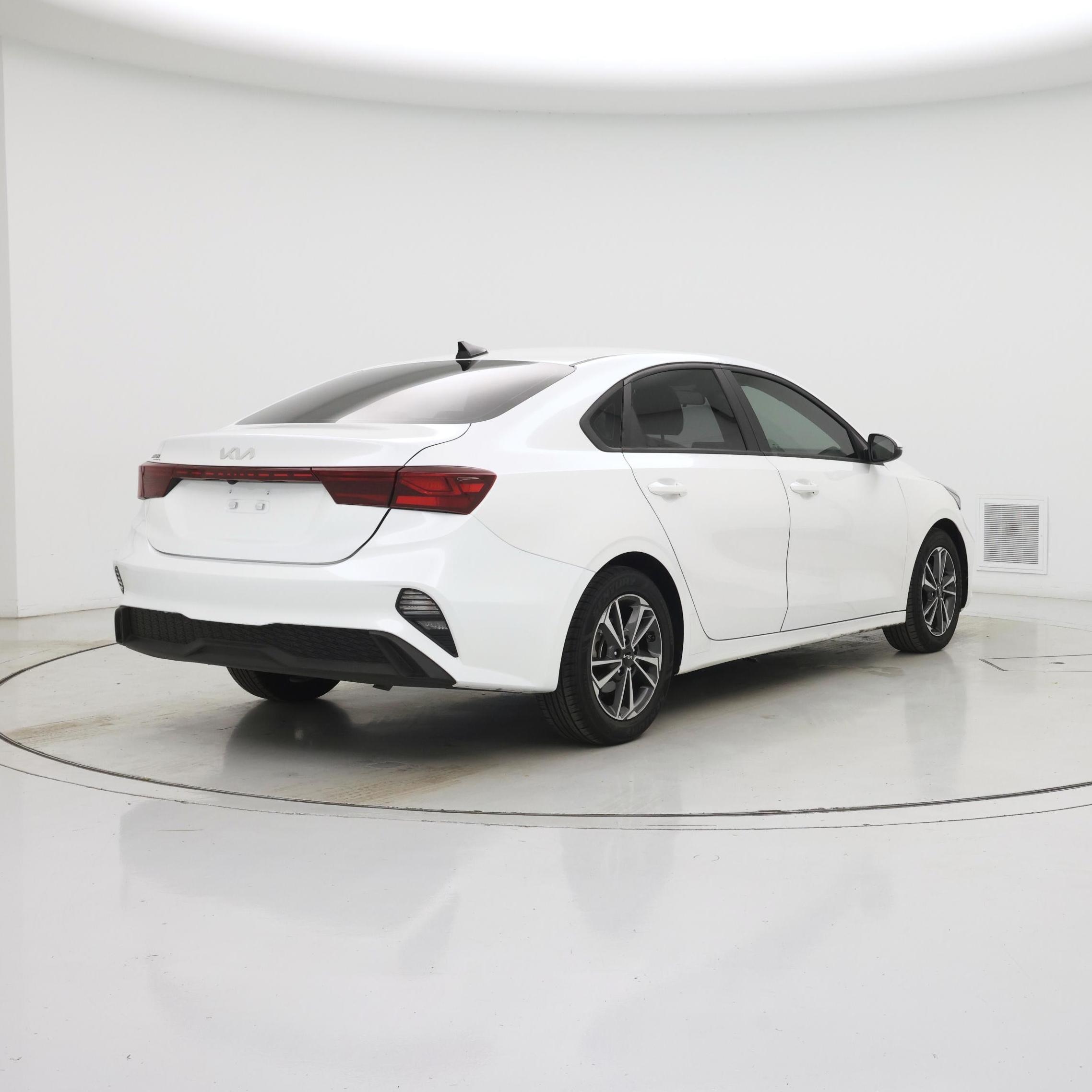 Thumbnail: 2024 Kia Forte - 8