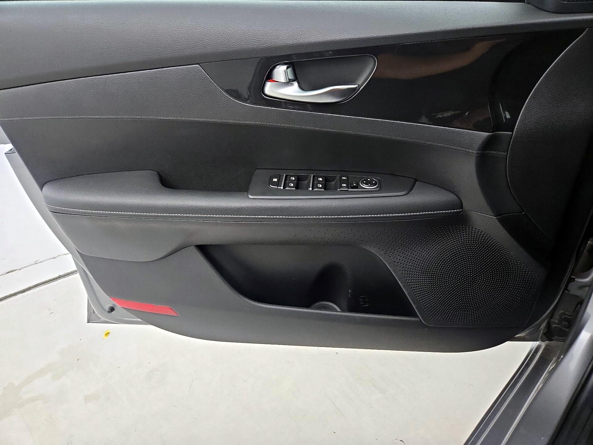 Thumbnail: 2023 Kia Forte - 12