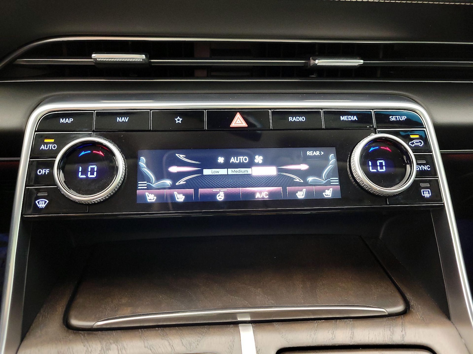 2024 GENESIS GV80 Standard - Photo 18