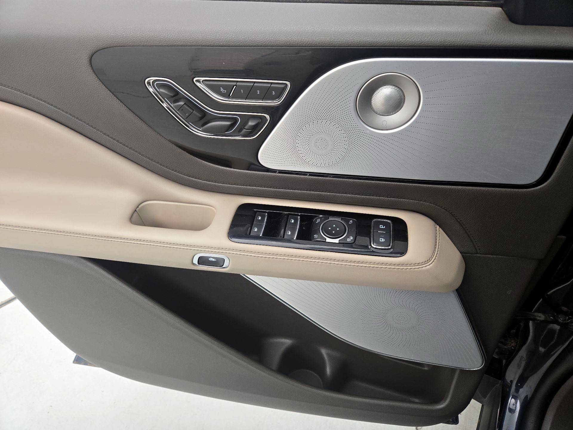 Thumbnail: 2021 Lincoln Aviator - 12