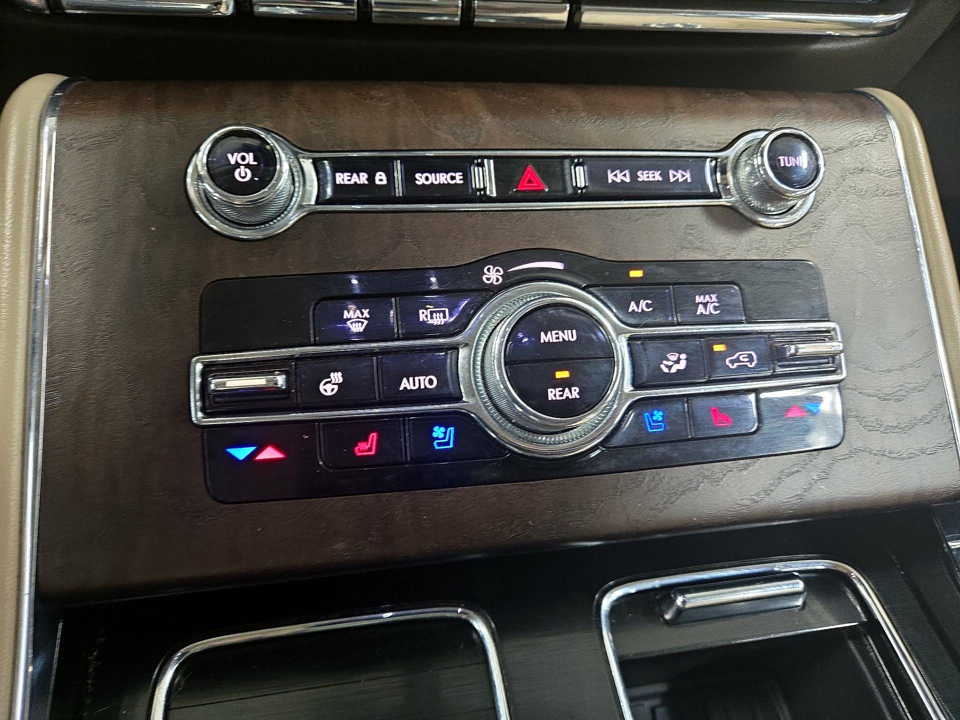 Thumbnail: 2021 Lincoln Aviator - 17